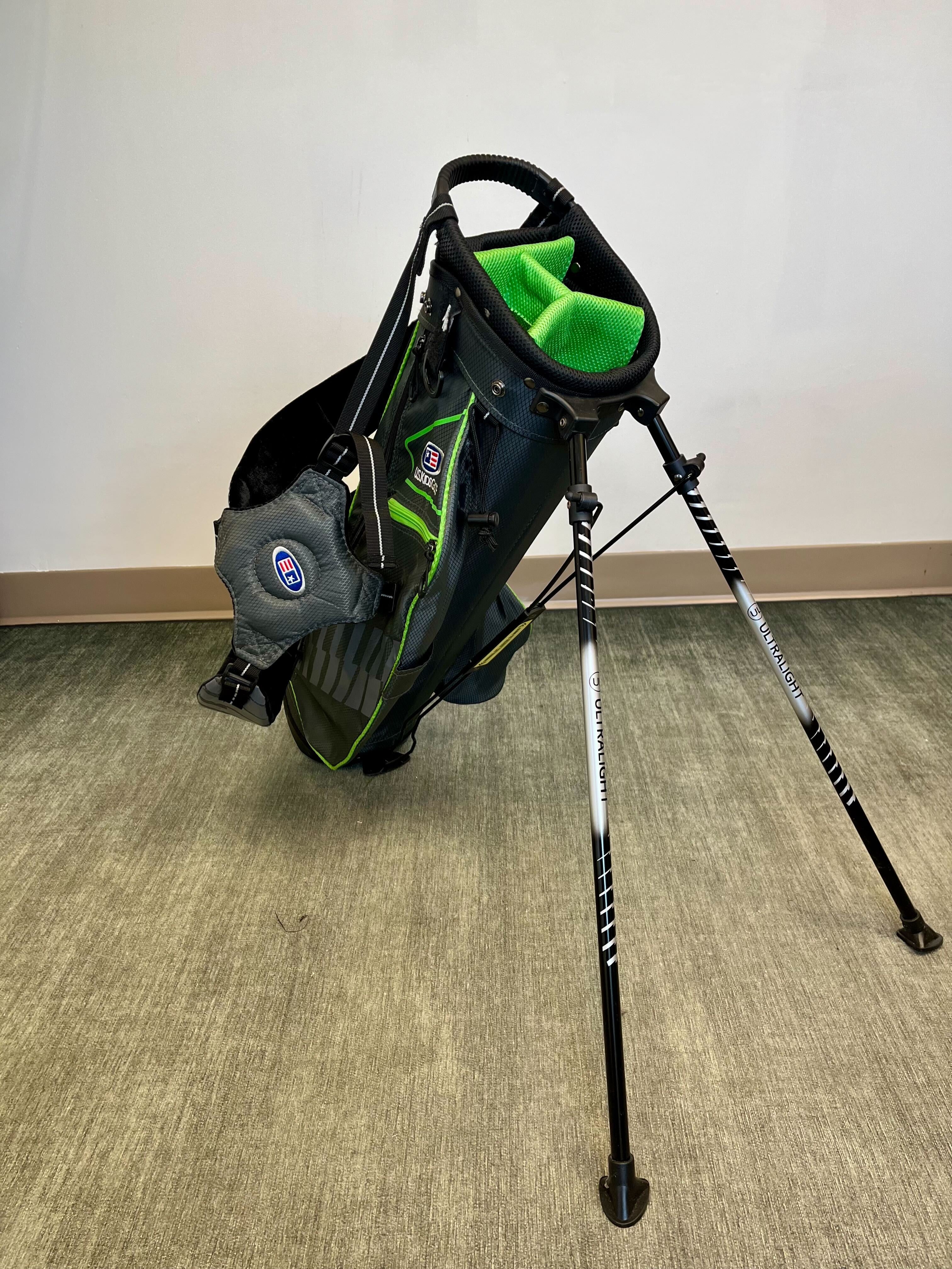 US Kids Golf Stand Golf Bag - Black/Green/Gray with 4 Dividers & 5 Pockets | Lightweight Junior Golf Bag for Boys & Girls | Perfect for Practice, Tournaments & Golf Lessons