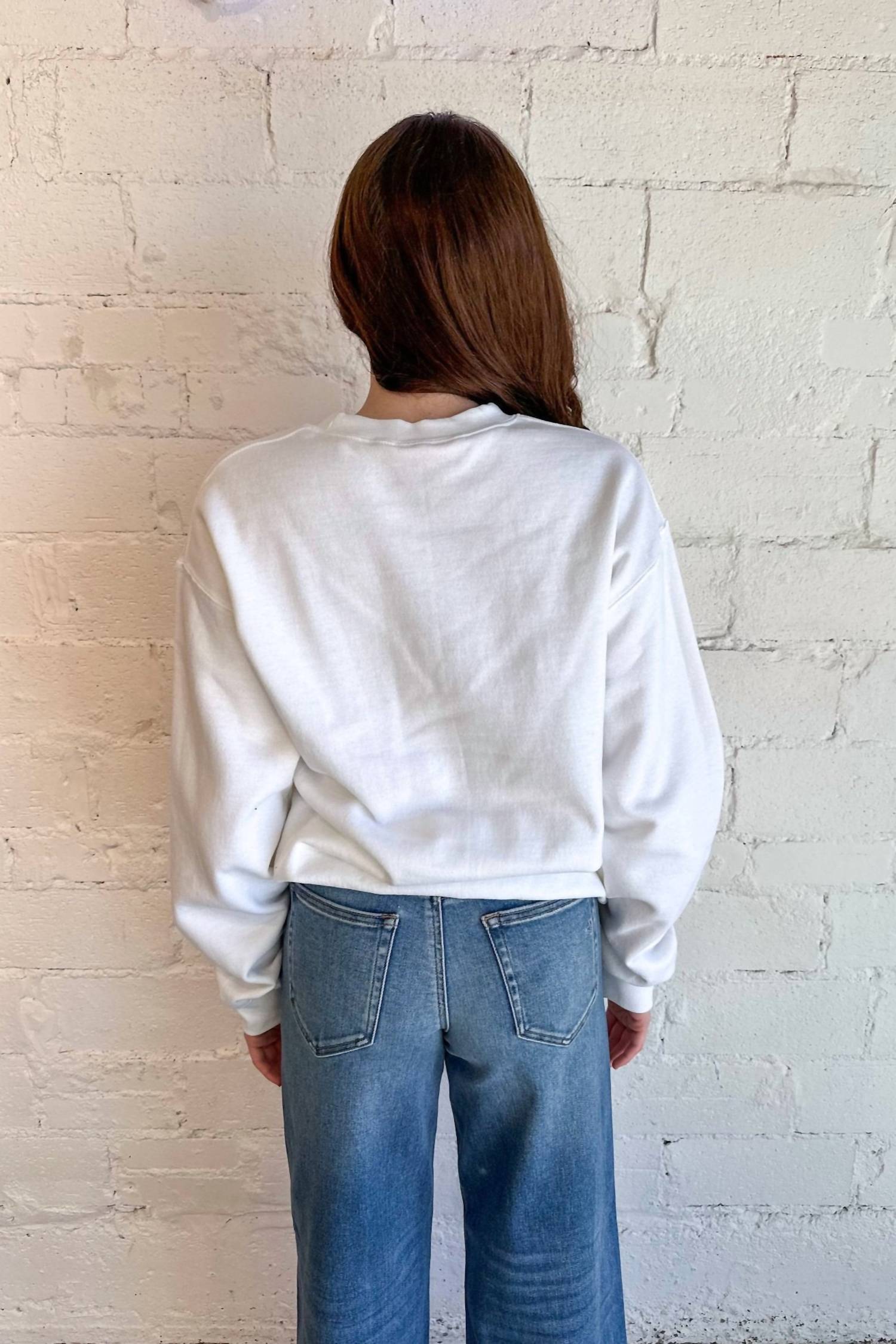 Christmas 'Tis The Season Graphic Sweatshirt - Cozy White Holiday Pullover for Winter Parties & Family Gatherings