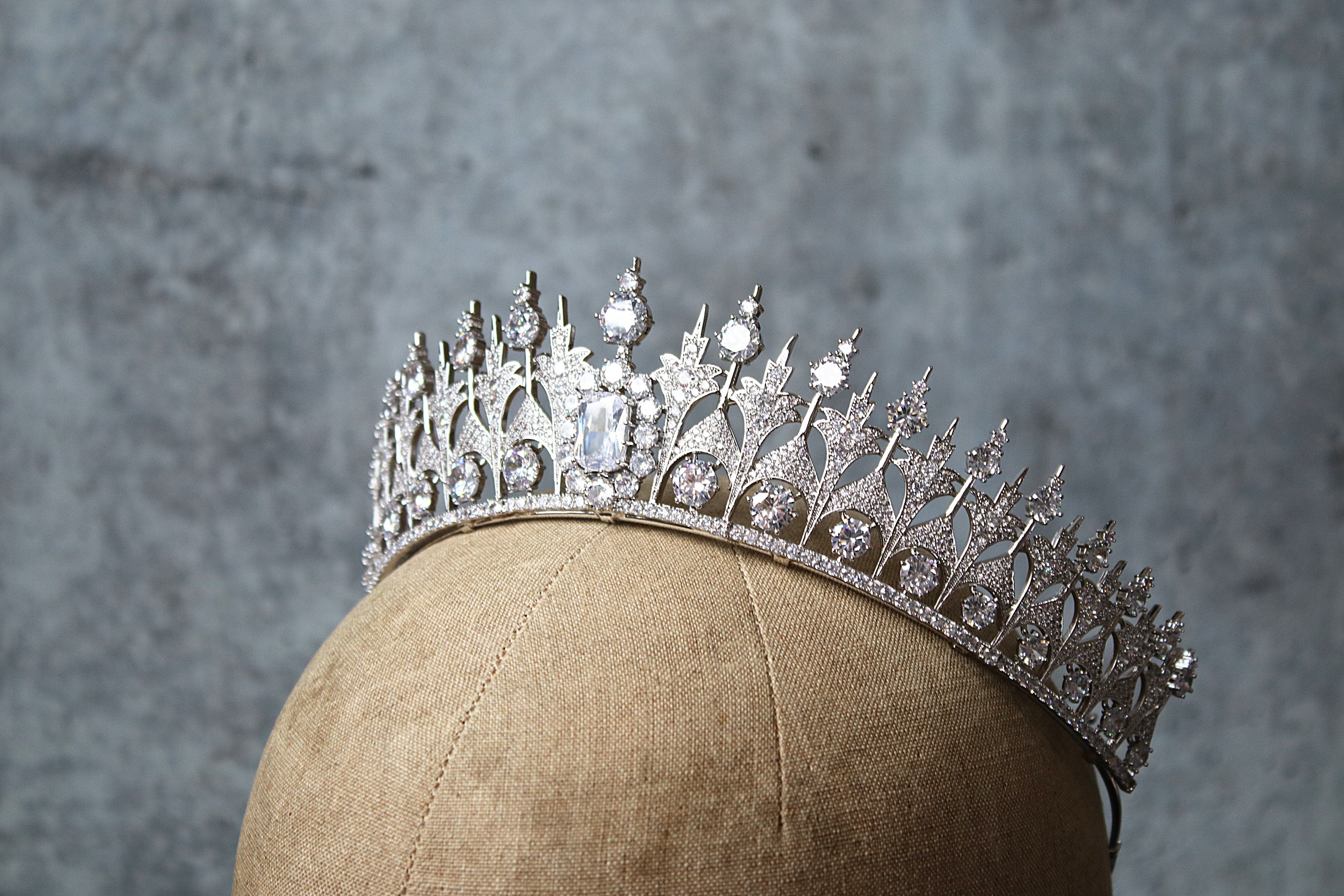 QUEEN MAXIMA Royal Bridal Crown - Elegant Wedding Tiara for Brides, Princess Costume Accessories | Perfect for Weddings, Prom, Pageants & Photo Shoots