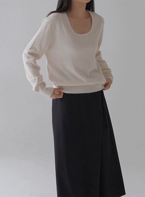All-Day Comfort Round Neck Knit Sweater for Women - Perfect for Casual Wear, Office & Layering