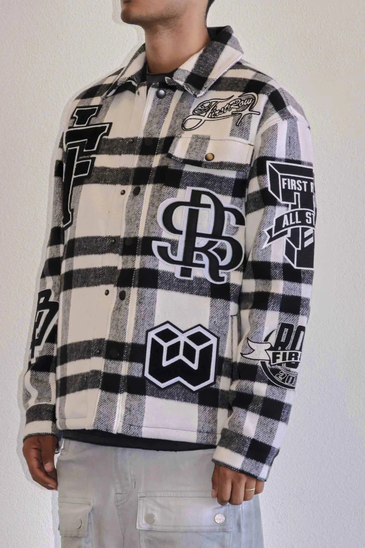 ALL OVER LOGO MULTI PATCHES SHACKET - Stylish Overshirt for Men & Women | Perfect for Casual Wear, Street Fashion & Outdoor Activities