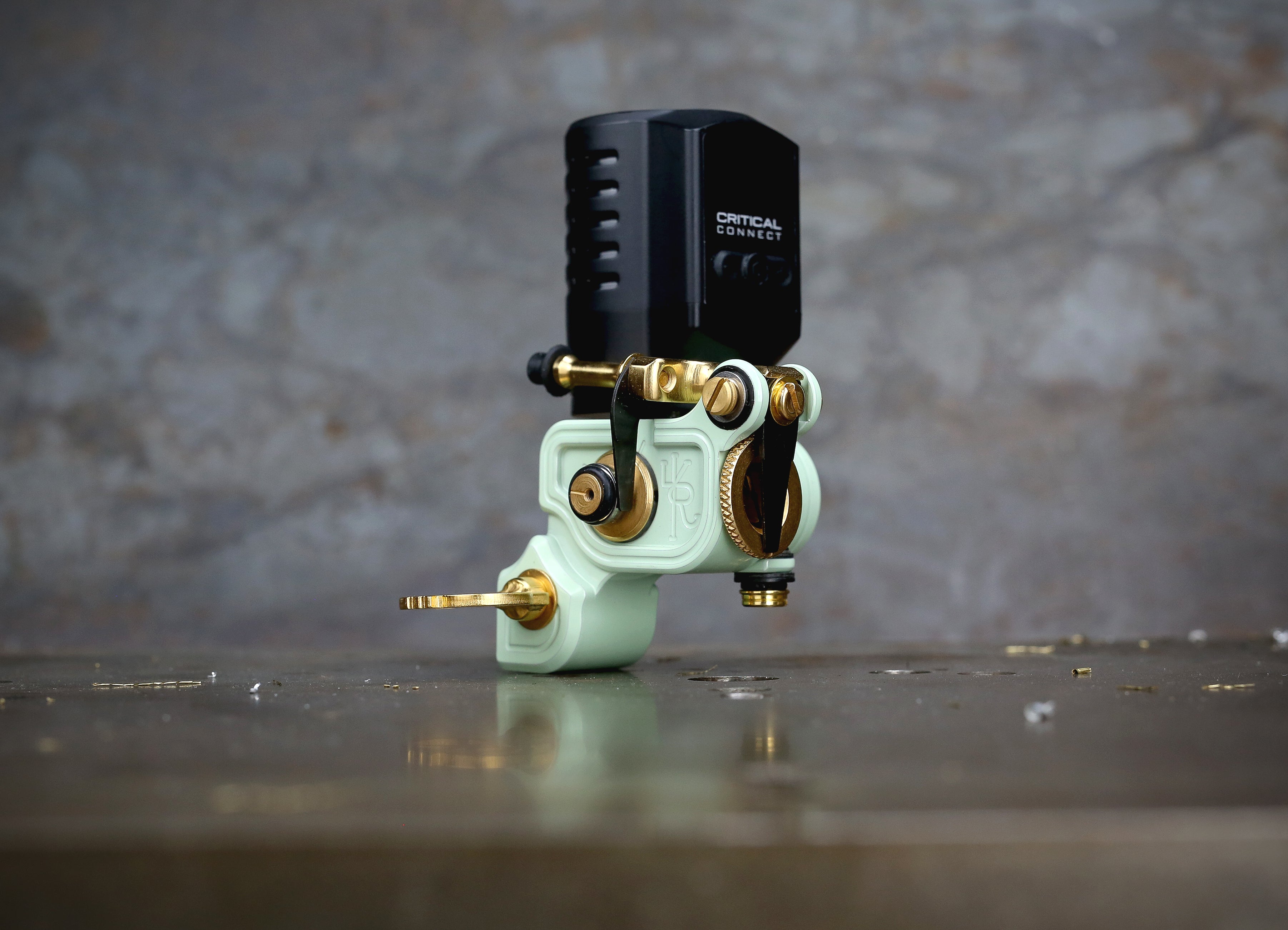 Dan Kubin Sidewinder 46er Featherweight Tattoo Machine - Seafoam & Gold Aluminum RCA with Clip Cord - Perfect for Professional Tattoo Artists & Studio Use