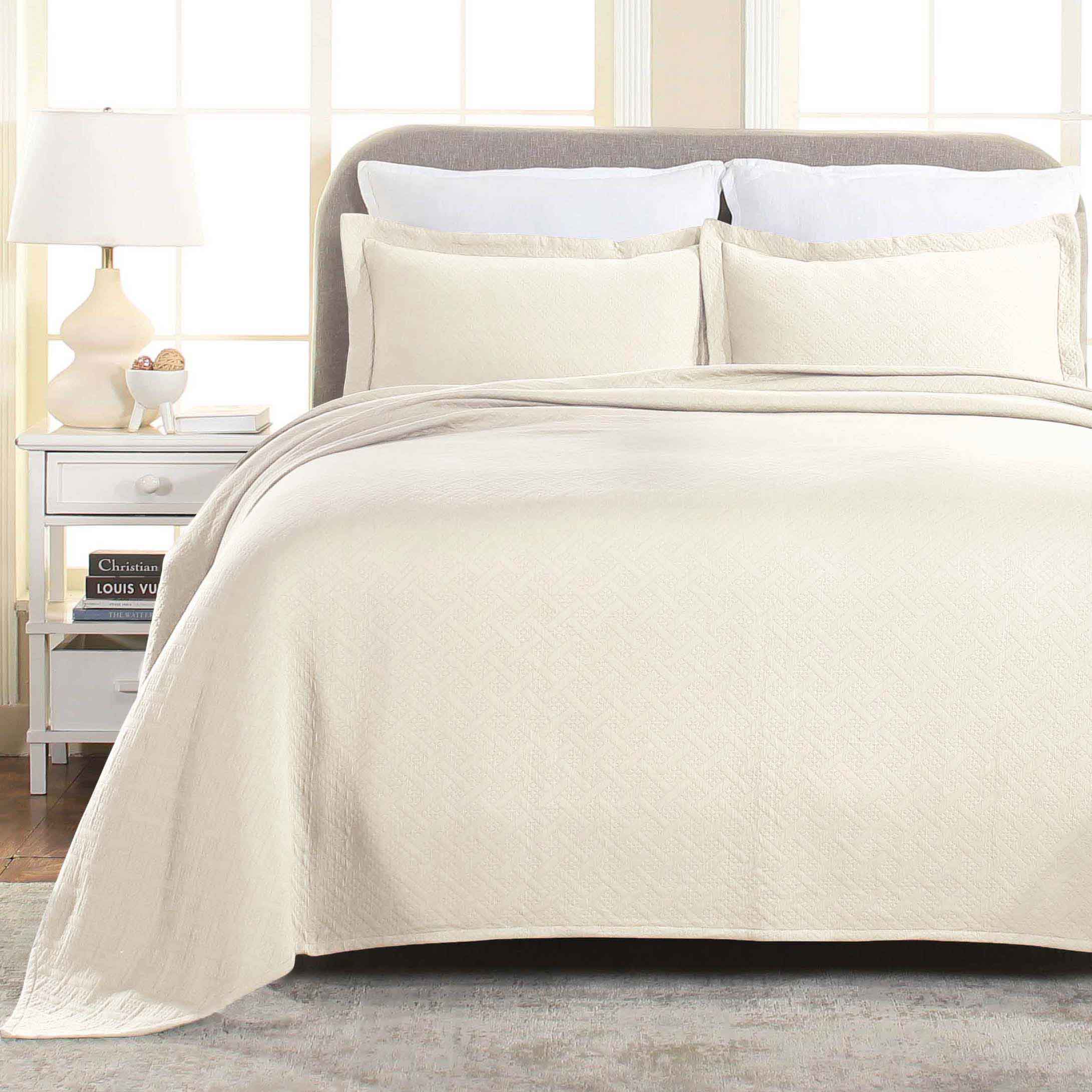 Basket Weave Matelasse Cotton Bedspread Set - Queen Size 3-Piece Luxury Bedding for Master Bedroom - Perfect for Home Decor, Guest Room & Hotel Style Comfort