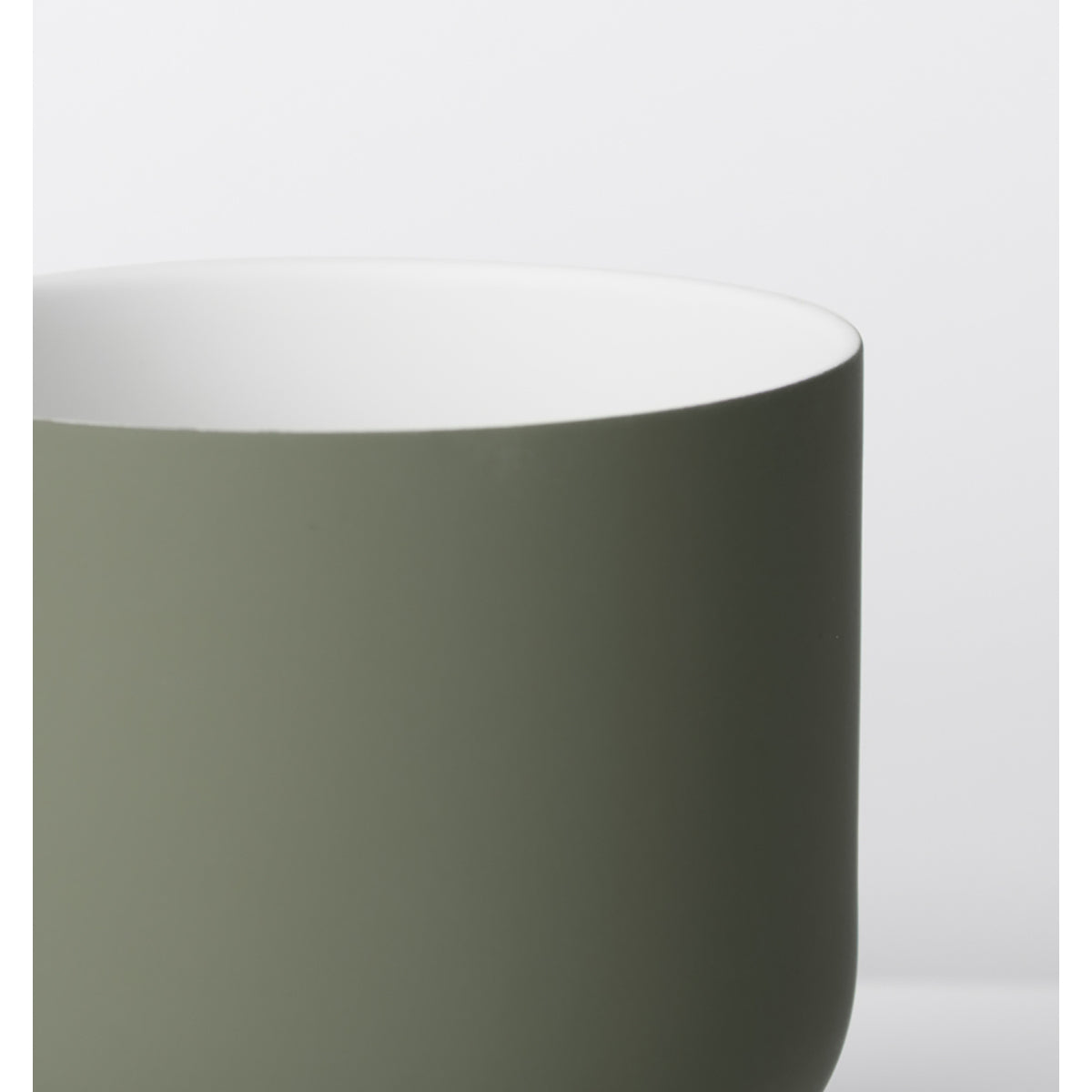 Fergus Planter Medium Size - Indoor/Outdoor Flower Pot with Drainage Holes - Perfect for Home Garden, Patio, Balcony & Office Decor