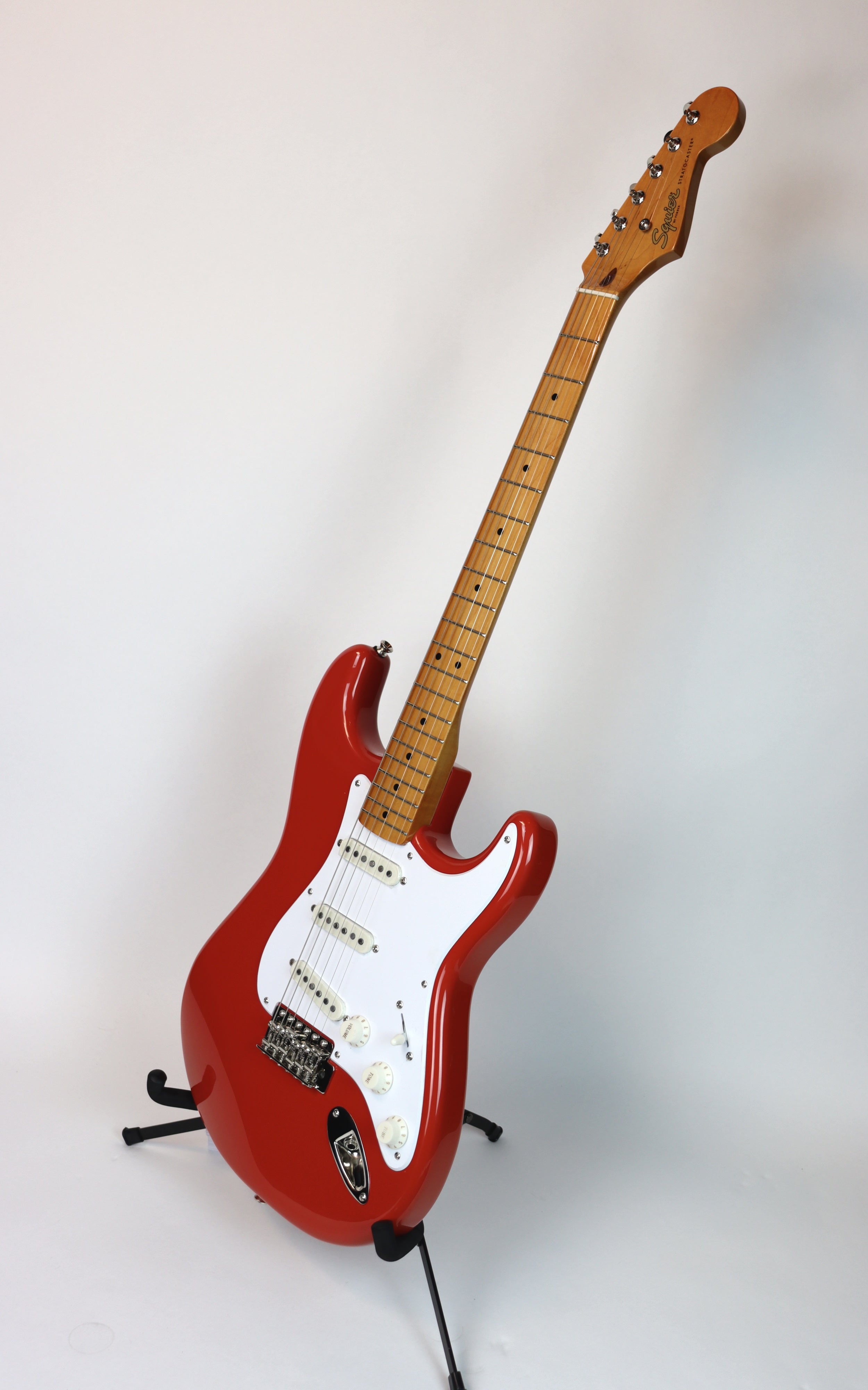 Squier Classic Vibe '50s Stratocaster Electric Guitar Bundle - Fiesta Red Finish with Fender Classic Series Hardshell Tweed Case | Perfect for Beginners, Home Studio Recording & Live Performances
