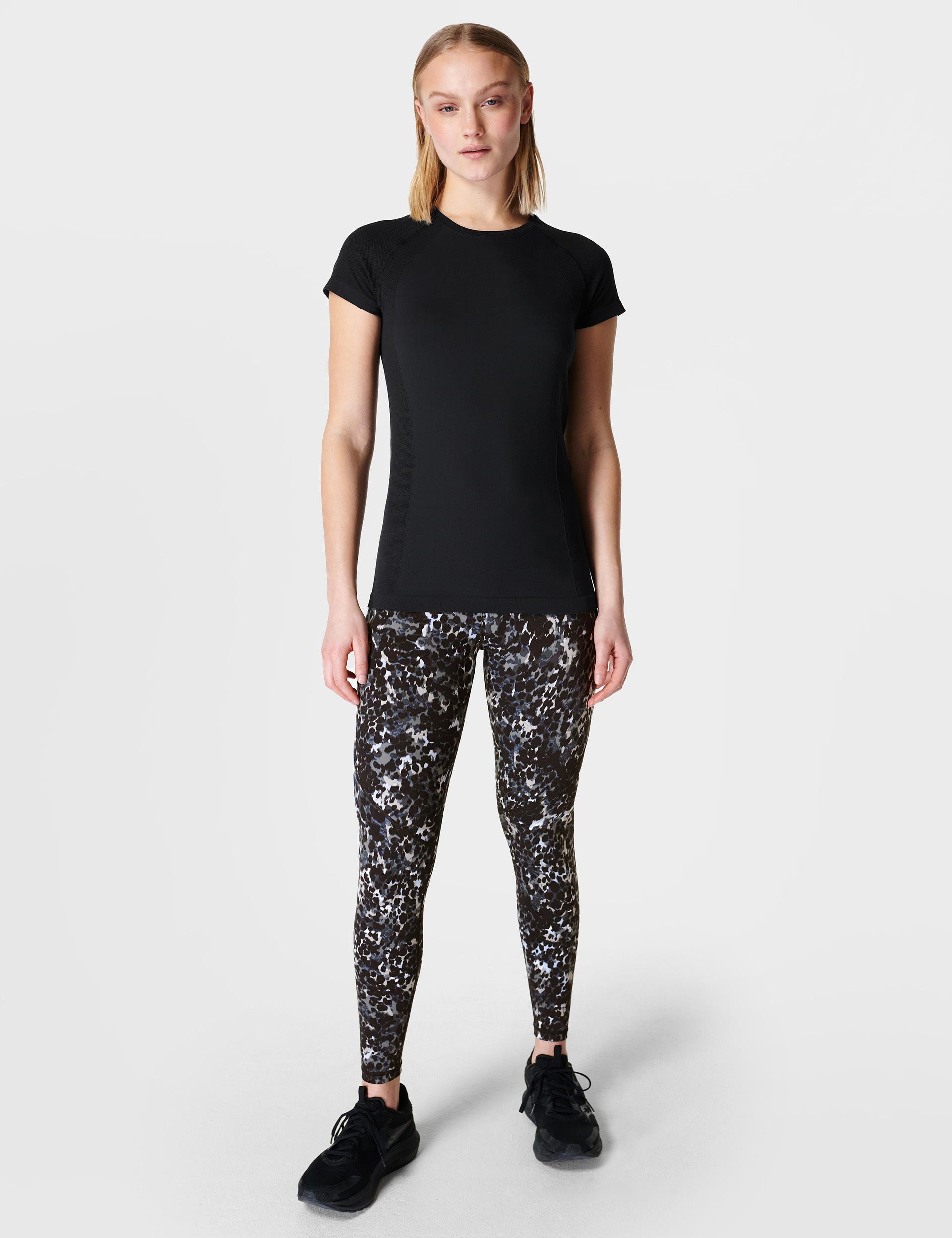 Seamless Gym T-Shirt for Athletes - Black - Perfect for Workouts, Running & Training