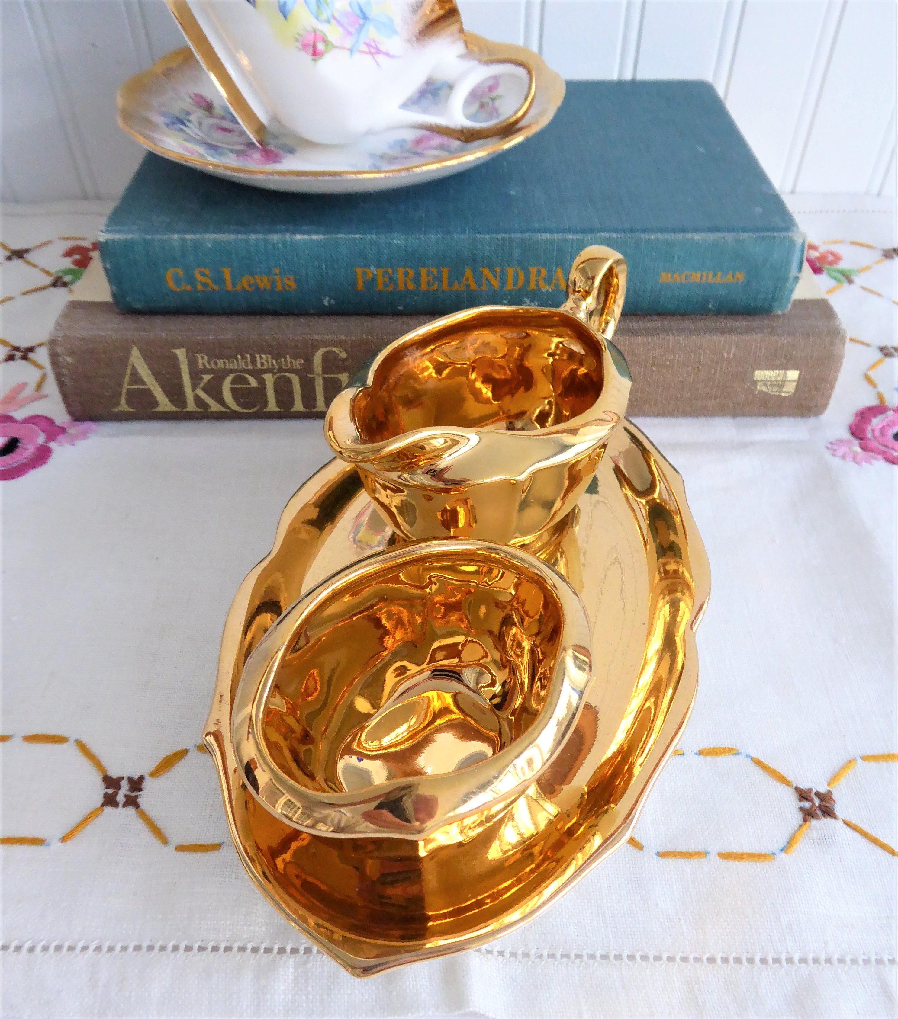 Vintage Royal Winton Golden Age Creamer & Sugar Bowl Set with Matching Tray - 1960s Gold Luster China Tea Service for Afternoon Tea & Collectible Display