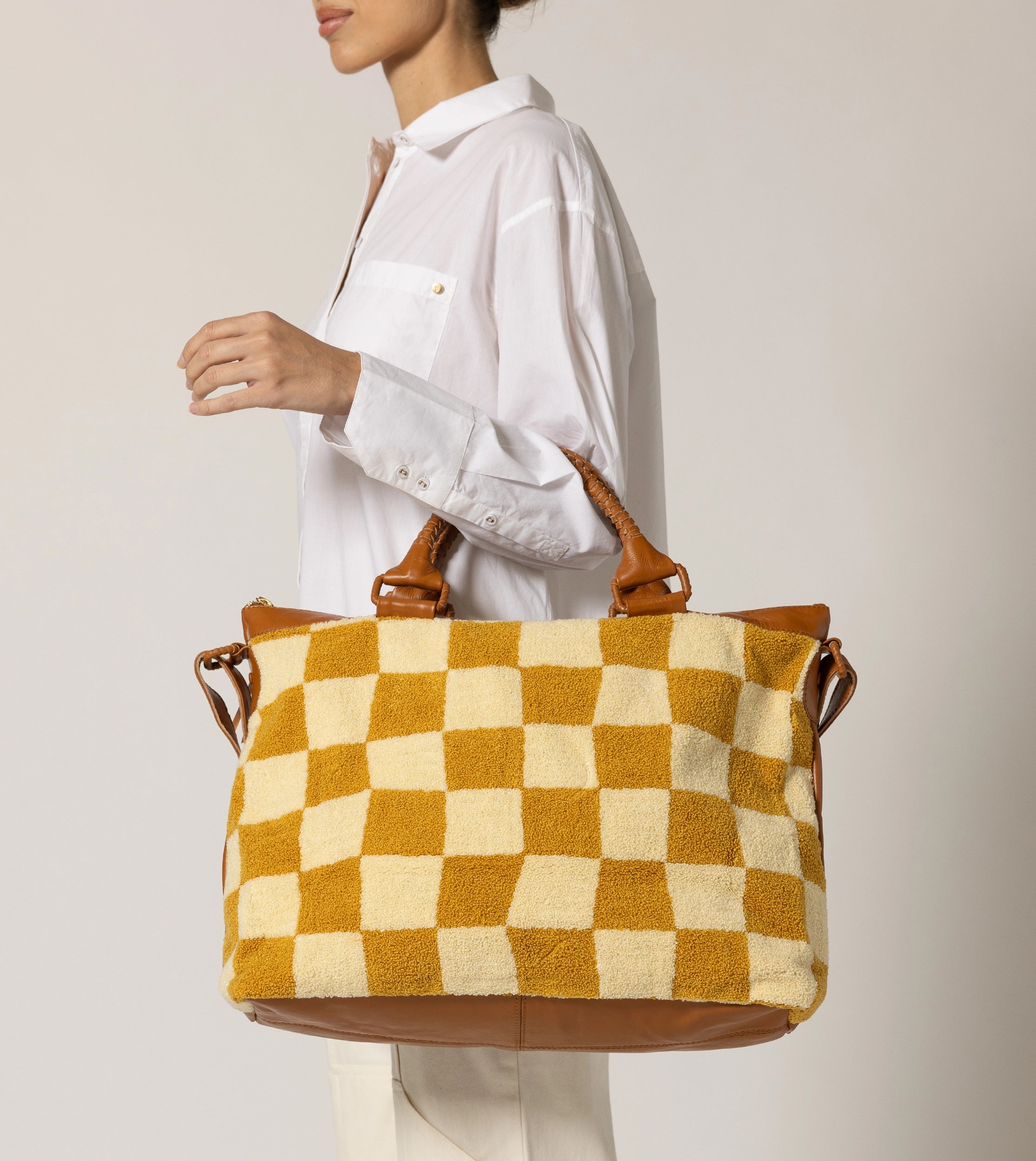 Checkered Honey Weekender Bag - Stylish & Spacious Travel Duffel for Women & Men - Perfect for Weekend Getaways, Gym, Work & Travel
