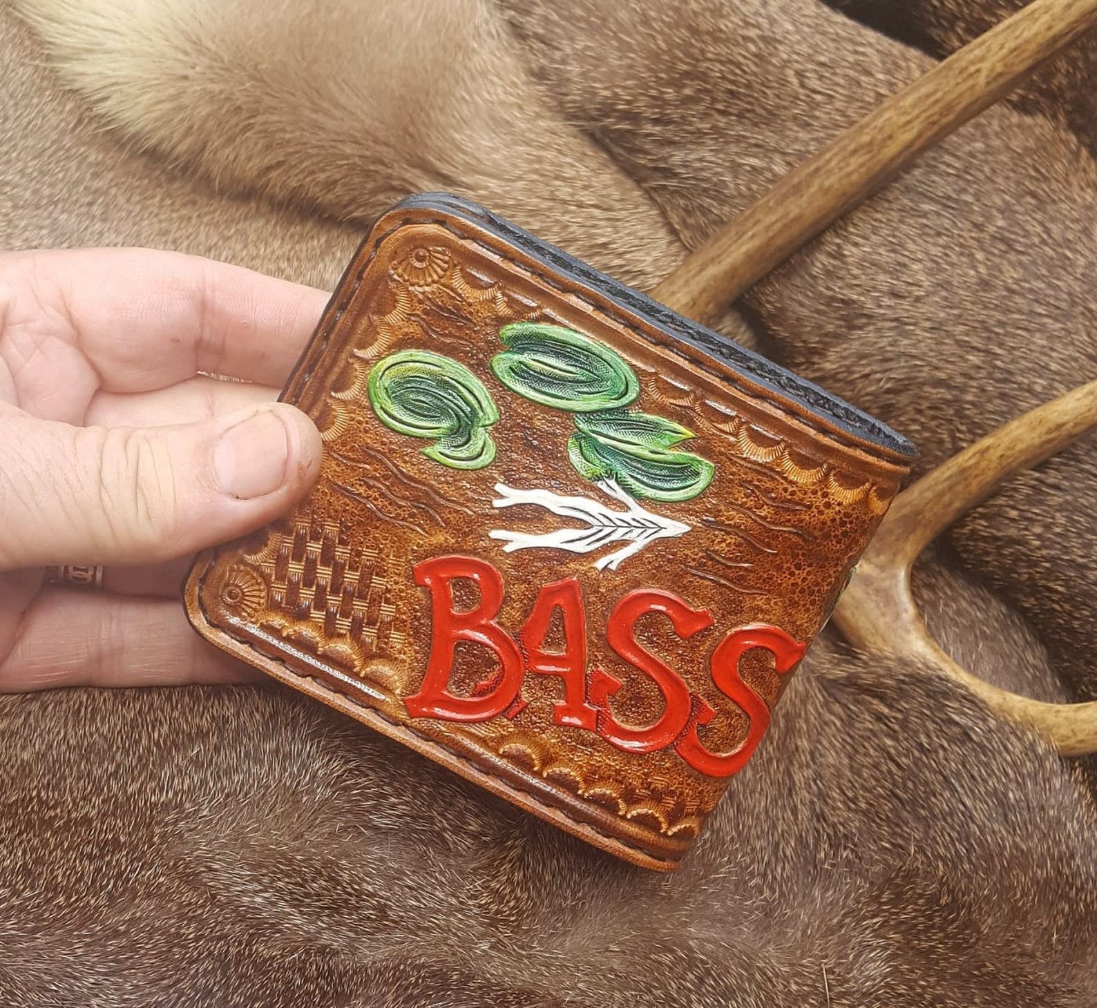 Handcrafted 3D Genuine Leather Wallet for Men - Custom Engraved & Hand-Painted Fishing Design - Personalized Bass Fish Carved Wallet - Perfect Gift for Anglers & Outdoor Enthusiasts