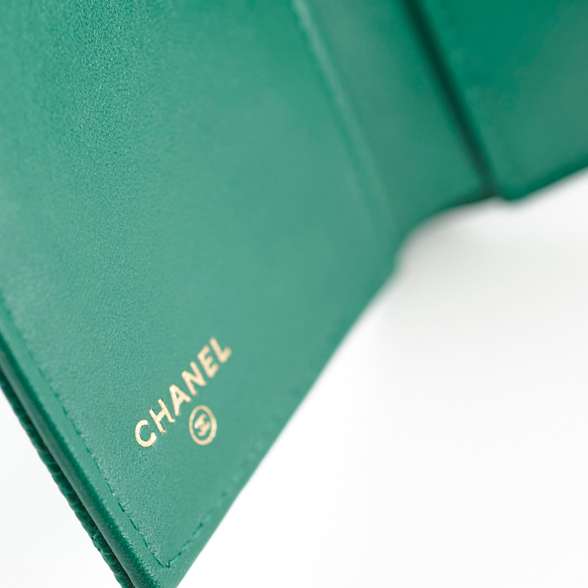 Chanel 18S Caviar Wallet Iridescent Emerald Green - Luxury Women's Leather Wallet for Everyday Use & Special Occasions
