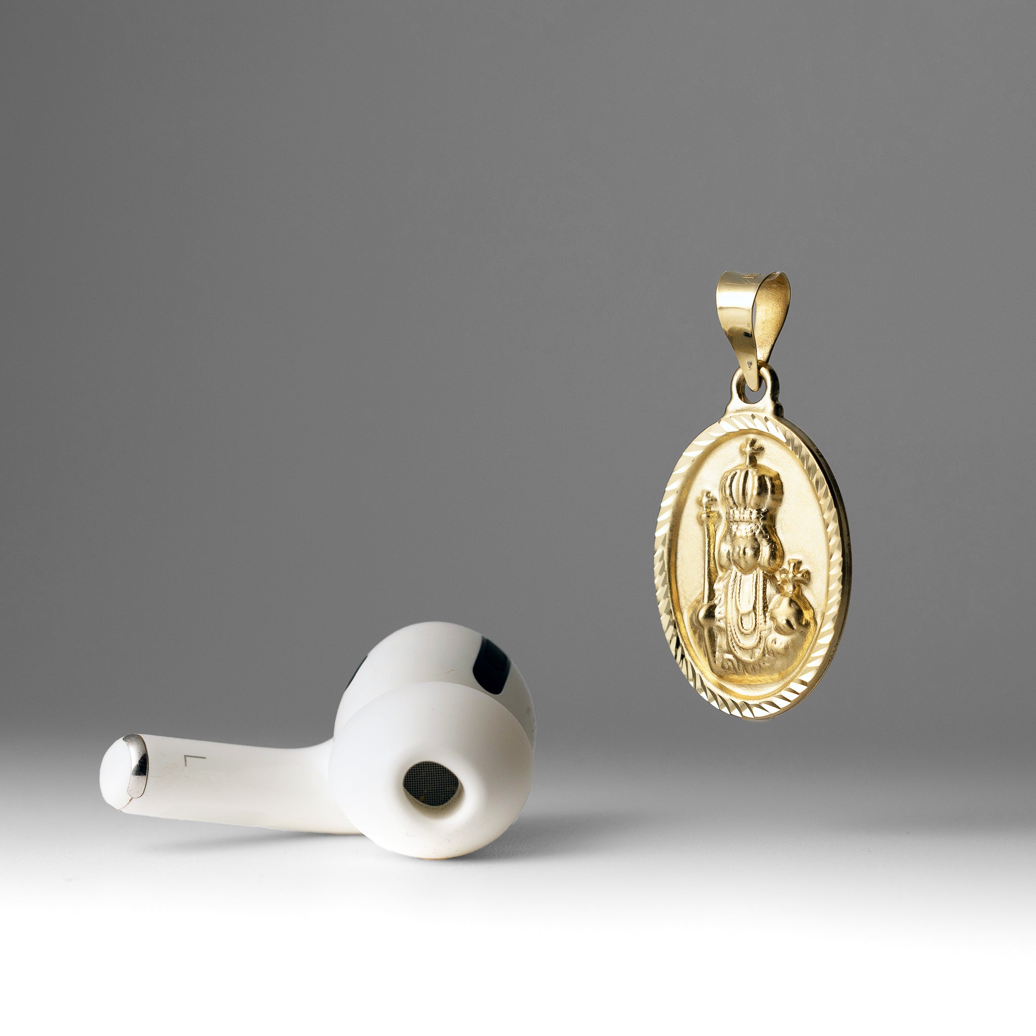 Gold Oval Santo Niño Solid Medallion Pendant - PT2771 | Religious Jewelry for Baptism, First Communion & Faith Gifts | Elegant Catholic Necklace for Men & Women