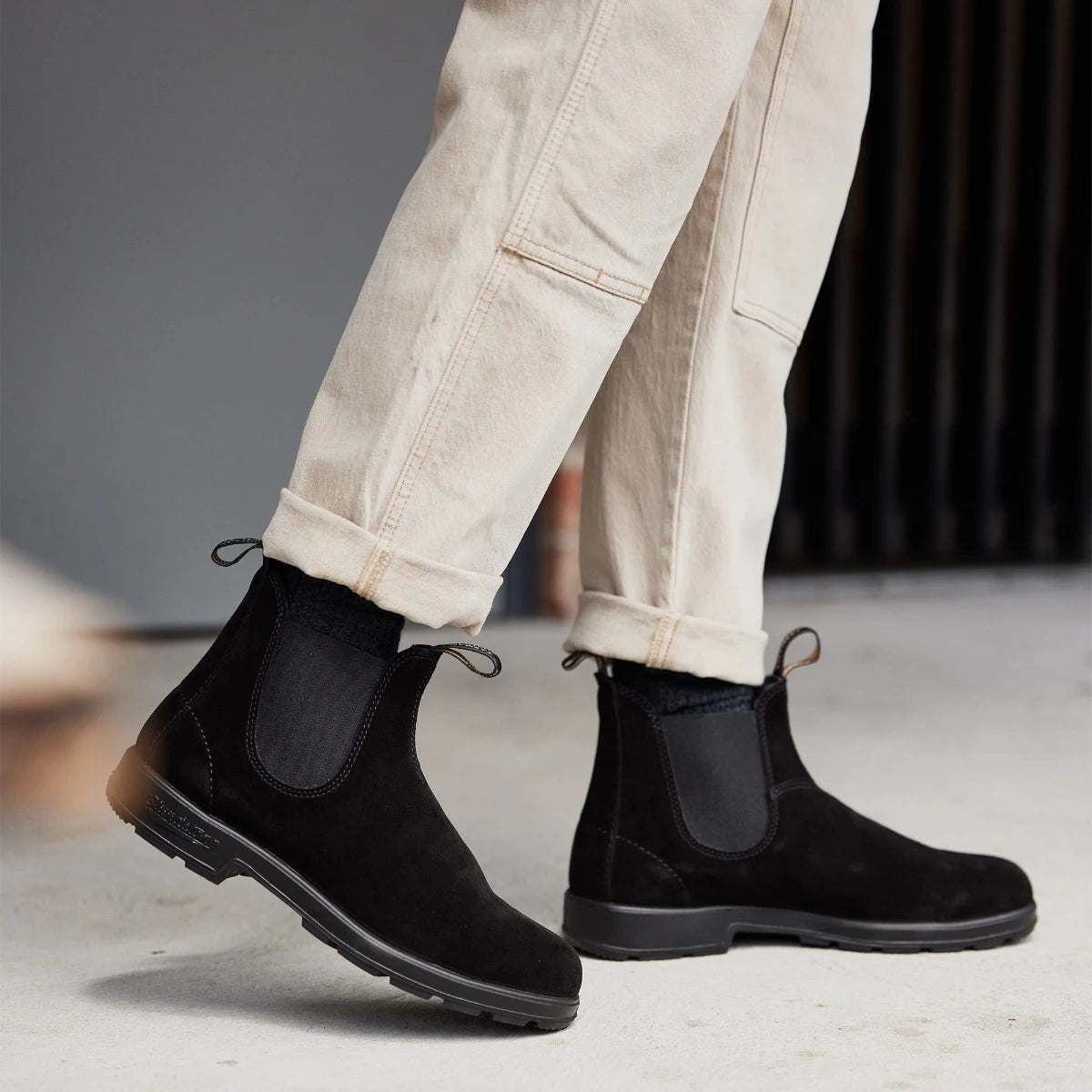 Blundstone 2405 Premium Leather Chelsea Boots for Men & Women – Comfortable & Durable for Outdoor, Work & Casual Wear
