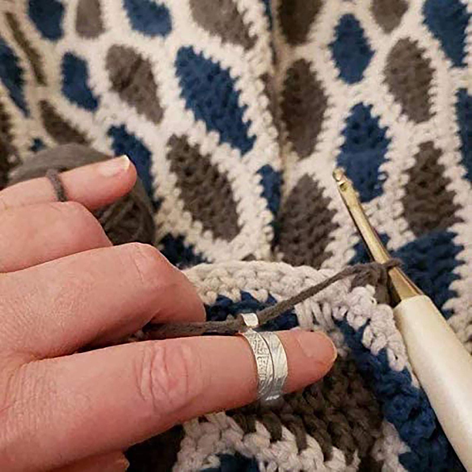Wugonta Adjustable Knitting Loop Crochet Ring - Premium Yarn Guide Finger Holder & Knitting Thimble for Crocheting - Perfect for DIY Crafts, Knitting Projects, and Handmade Gift Making
