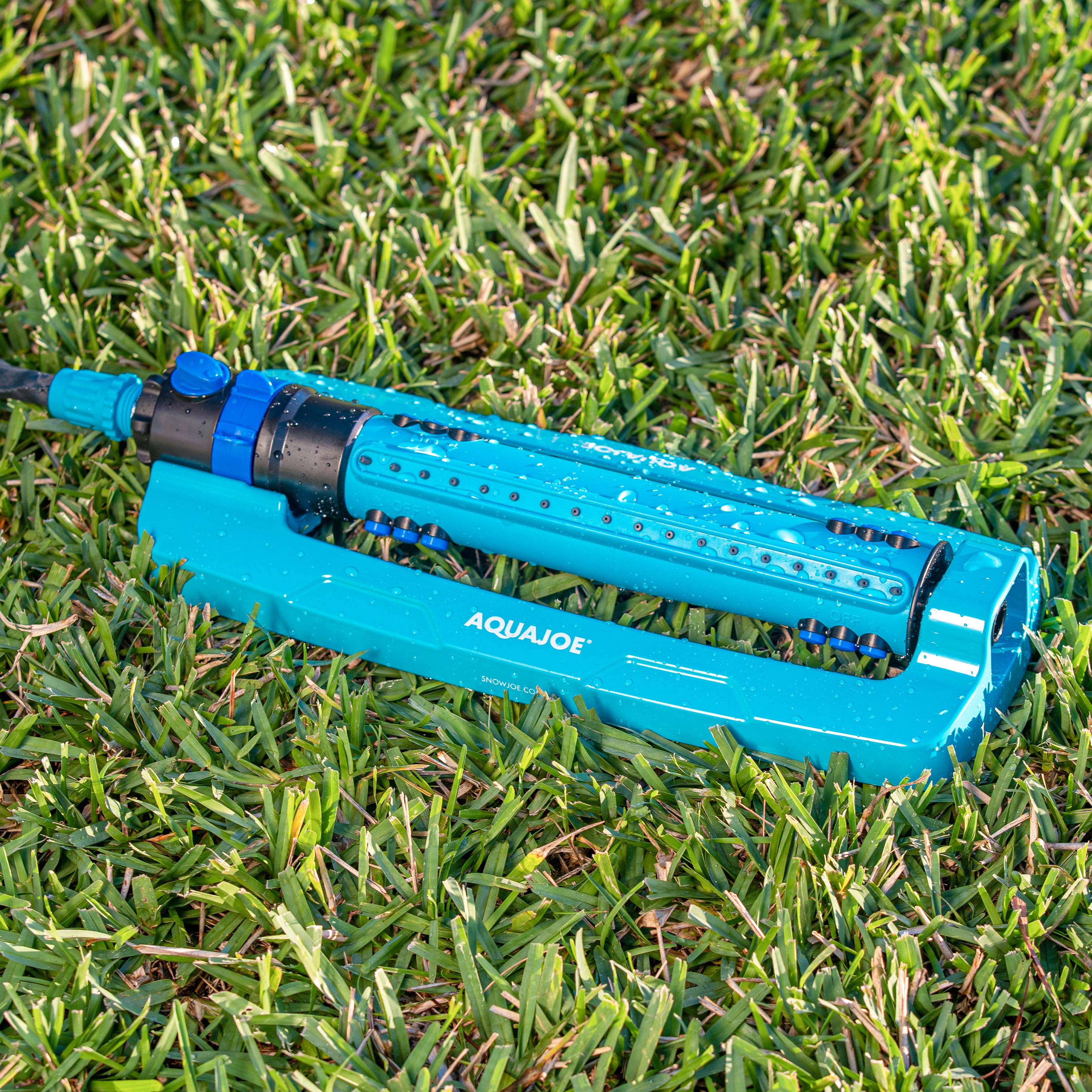 Aqua Joe AJ OMS20 BRS Heavy Duty Metal Base Oscillating Sprinkler - Adjustable Water Coverage up to 4973 sq ft - Perfect for Large Lawns, Gardens & Backyard Irrigation