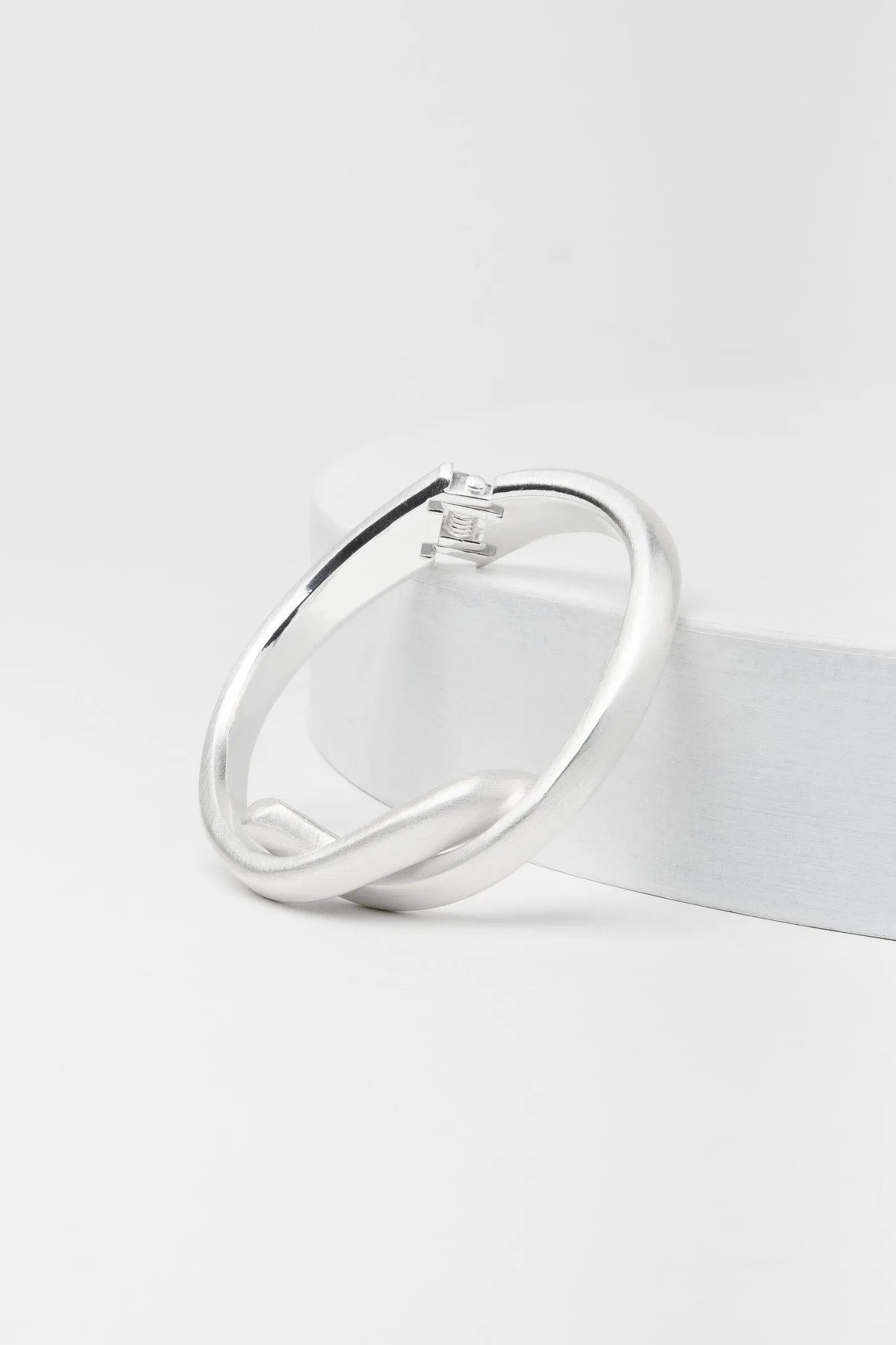 Elegant Knotted Cuff Bracelet for Women - Boho Chic Adjustable Wrap Bangle - Perfect for Casual Wear, Date Nights & Special Occasions