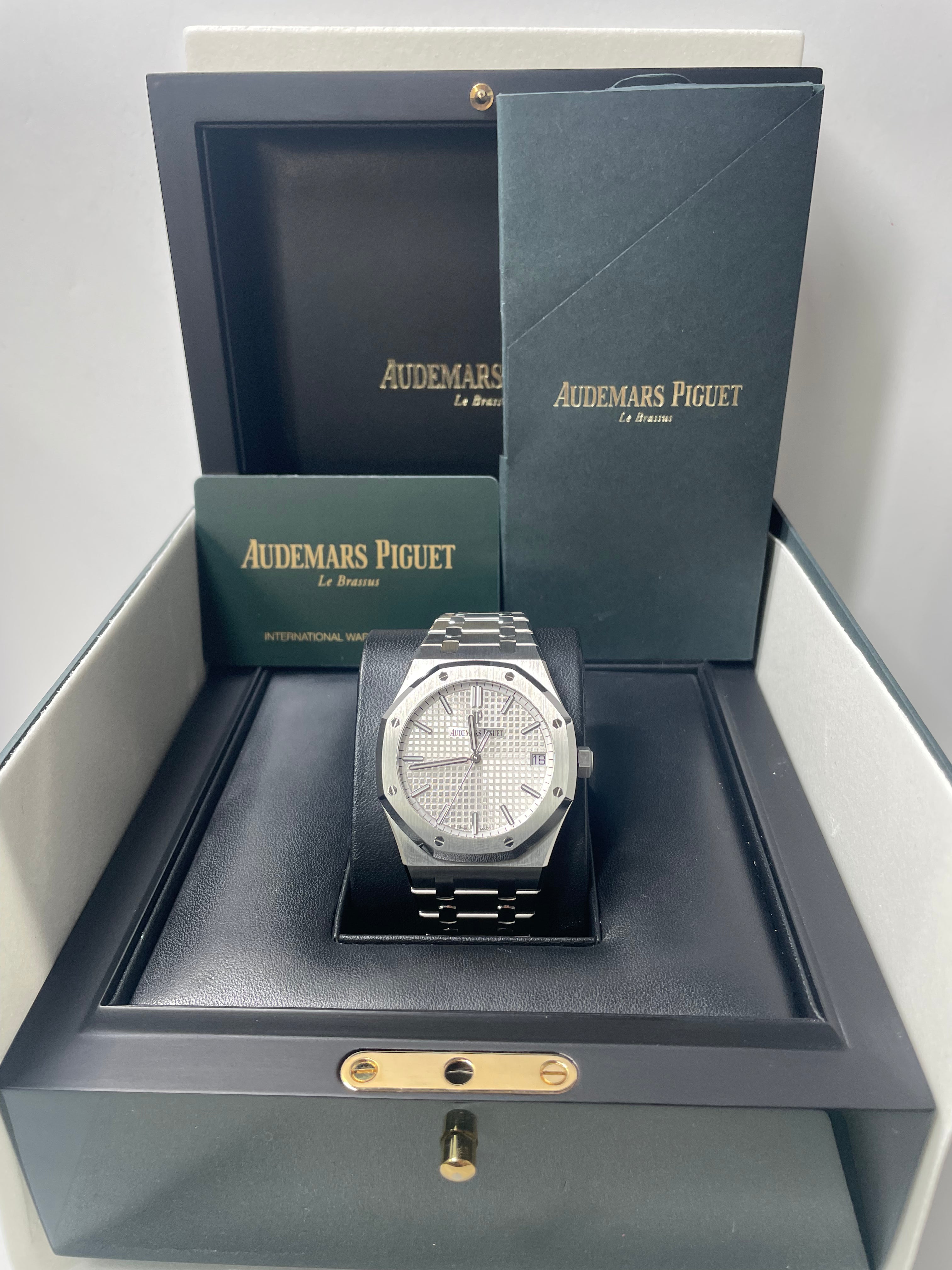 Audemars Piguet Royal Oak 15500ST.OO.1220ST.04 - Self-Winding Stainless Steel Watch with Silver Dial | Luxury Timepiece for Business, Formal Events & Collectors