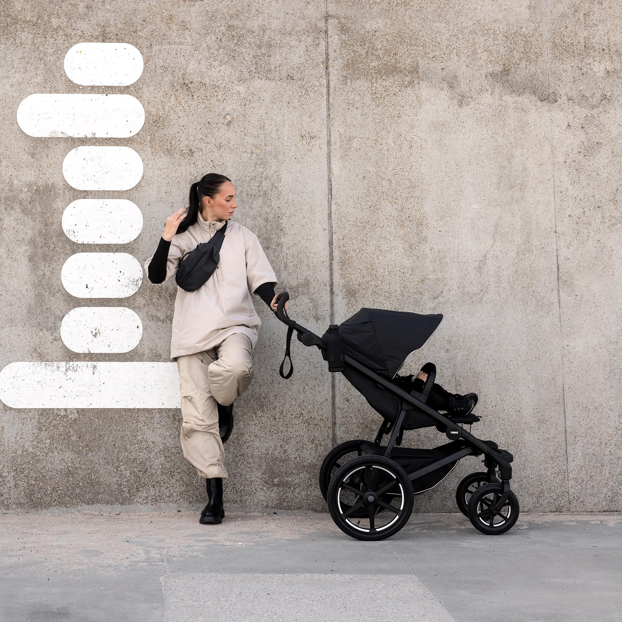 Thule Urban Glide 4-Wheel All-Terrain Stroller for Single Child - Full Suspension System, Air-Filled Tires, Adjustable Recline Seat with Built-in Leg Rest - Perfect for Jogging, Hiking & Urban Adventures with Your Baby