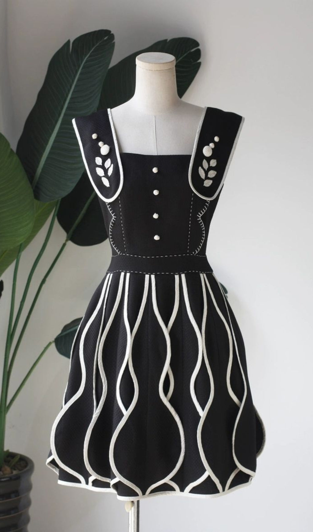 3D Flower Bud Mini Dress in Black - Elegant Bodycon Party Dress for Women, Perfect for Night Out, Club, and Special Occasions