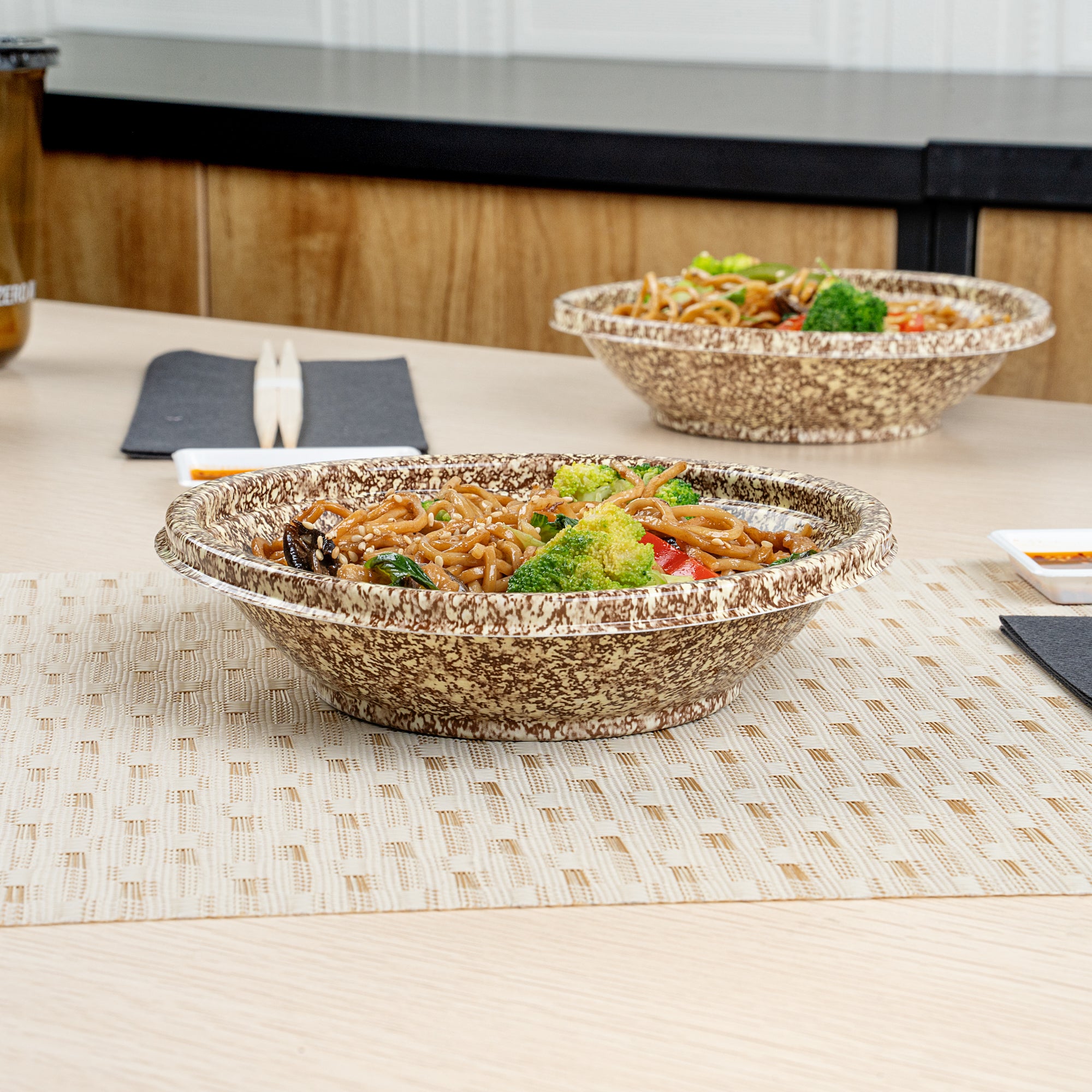 Bento Tek 10 oz Round Brown & White Plastic Asian Style Microwave-Safe Bowl - 6.75 x 6.75 x 1.5 Inches - Pack of 400 - Perfect for Meal Prep, Takeout, and Restaurant Use