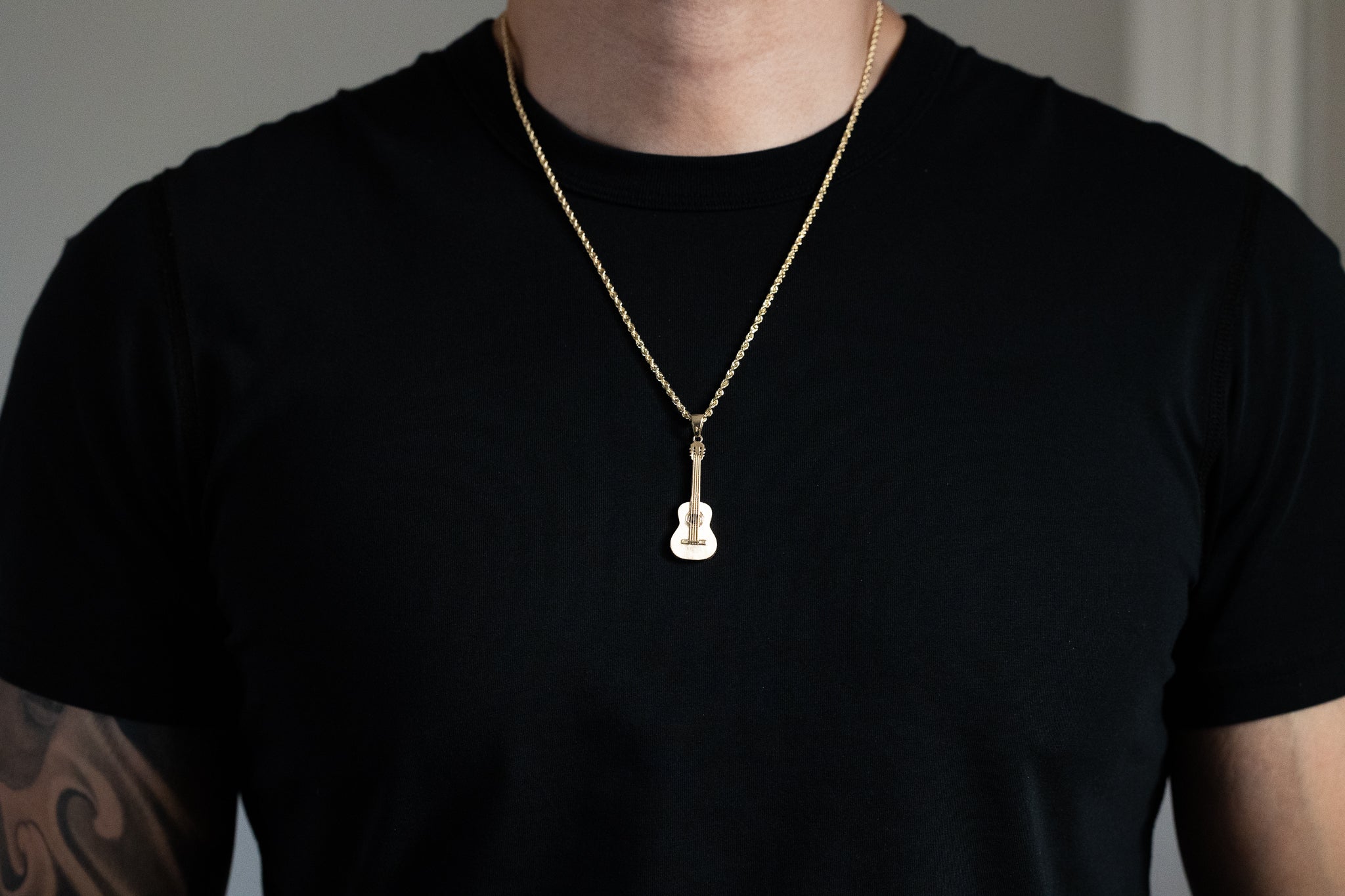 PT2859 Large Gold Guitar Pendant Necklace - Perfect for Musicians, Music Lovers & Rock Fashion Accessories