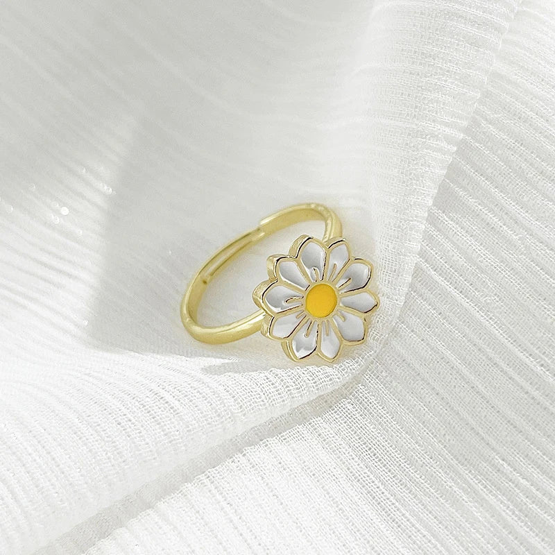 Anxiety Relief Ring with Daisy Flower & Butterfly Design - Stress Relief Jewelry for Women - Perfect for Anxiety, Meditation & Everyday Wear