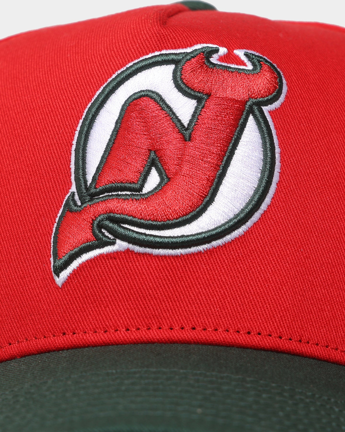 47 Brand New Jersey Devils 'Scarlet Pines' MVP DT Snapback Cap - Red/Dark Green Adjustable Hat for Men - Perfect for Game Day, Sports Events & Casual Wear