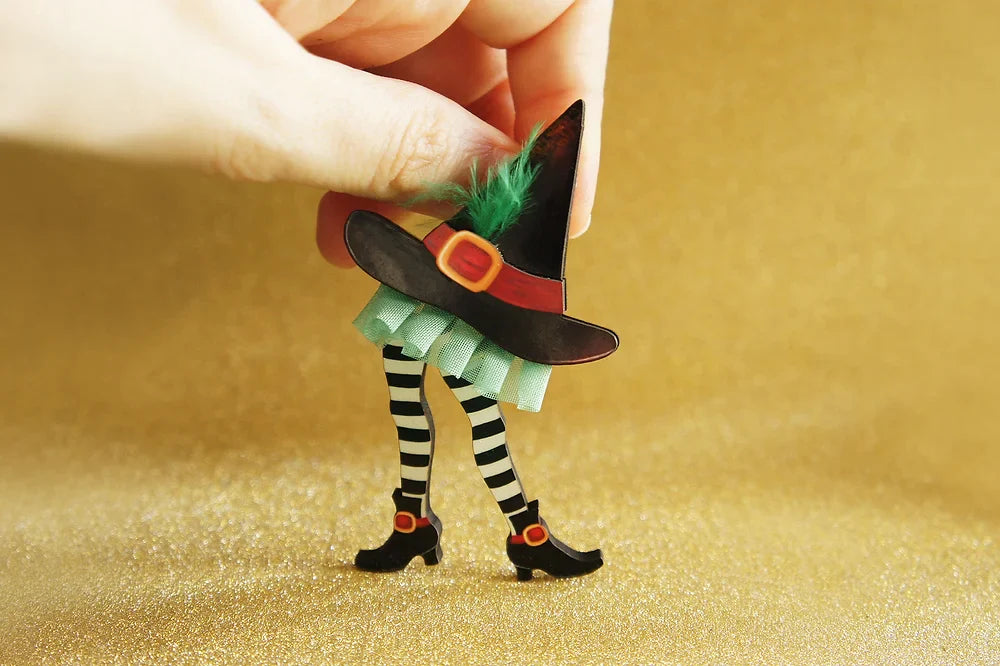 Laliblue Hidden Witch Halloween Brooch Pin - Gothic Jewelry for Costume, Witch Hat Accessory & Spooky Outfits - Perfect for Halloween Parties, Cosplay & Witch-Themed Events