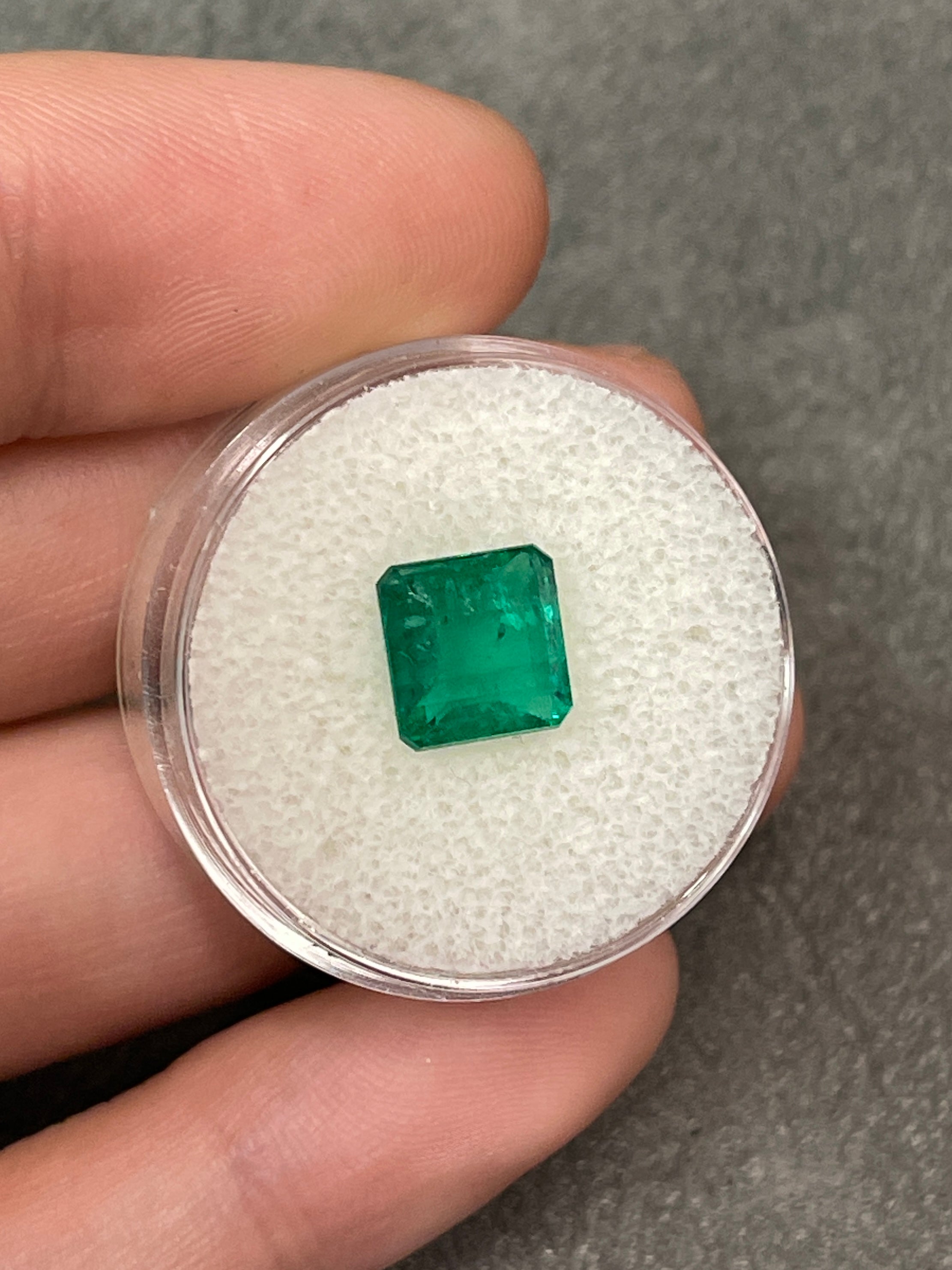 2.70 Carat Natural Loose Colombian Emerald Gemstone - Emerald Cut for Jewelry Making, Engagement Rings & Luxury Gifts