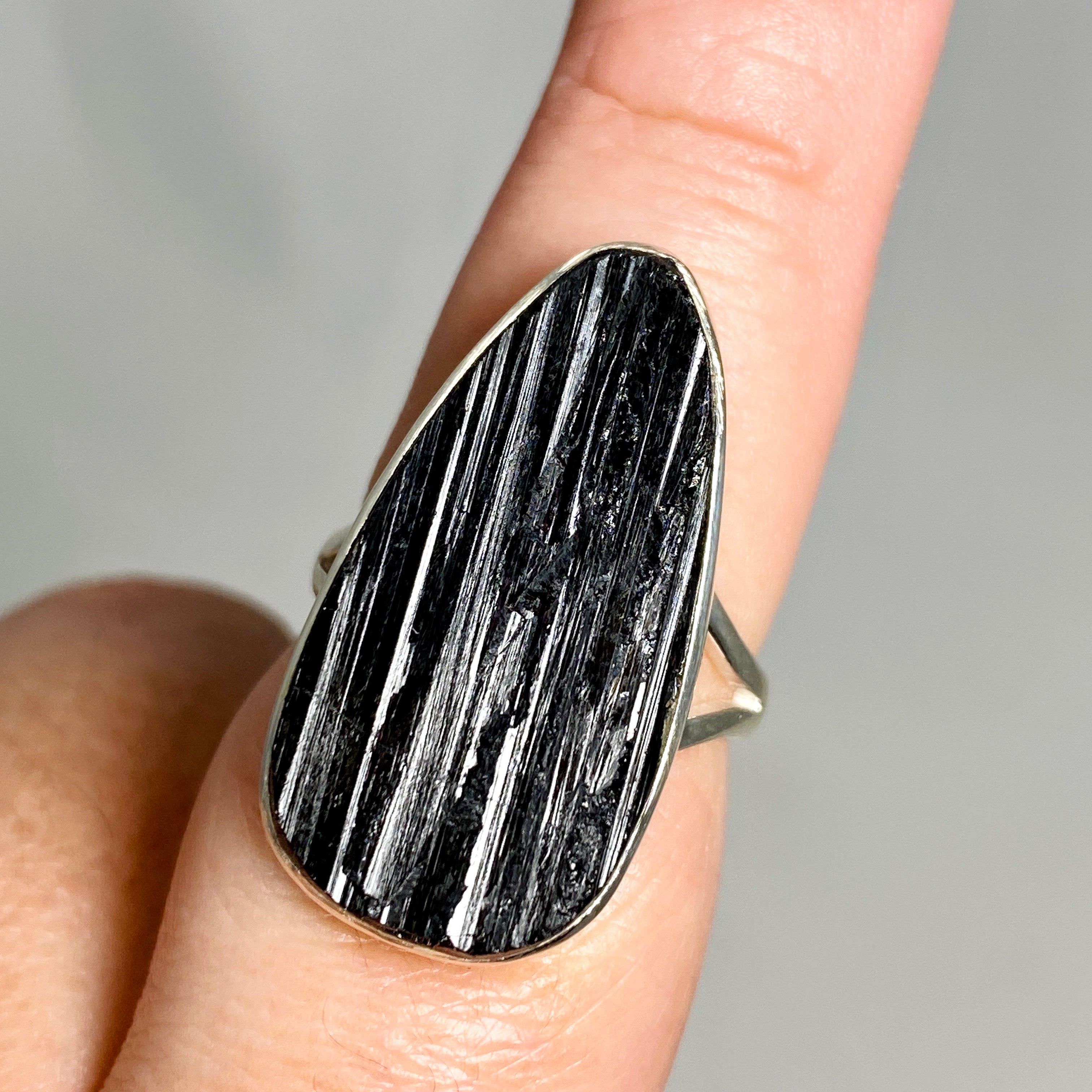Black Tourmaline Teardrop Raw Split Band Ring Size 9 KRGJ3275 - Natural Stone Jewelry for Women, Handmade Boho Wedding Ring, Perfect for Spiritual Healing & Energy Protection