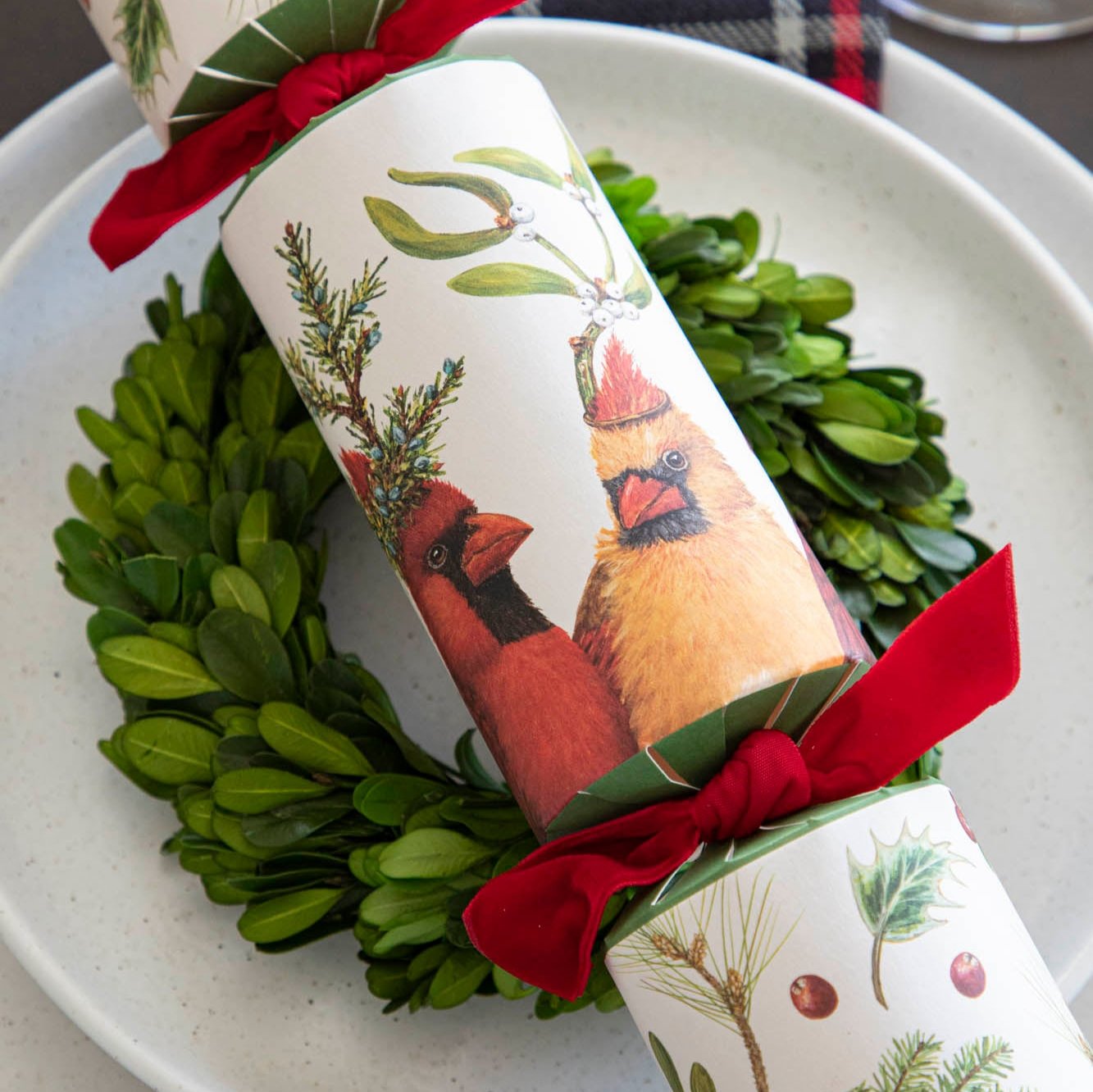 Cardinal Party Crackers - Festive Christmas Pull String Crackers with Toys & Gifts Inside - Perfect for Holiday Parties, Family Gatherings & New Year Celebrations