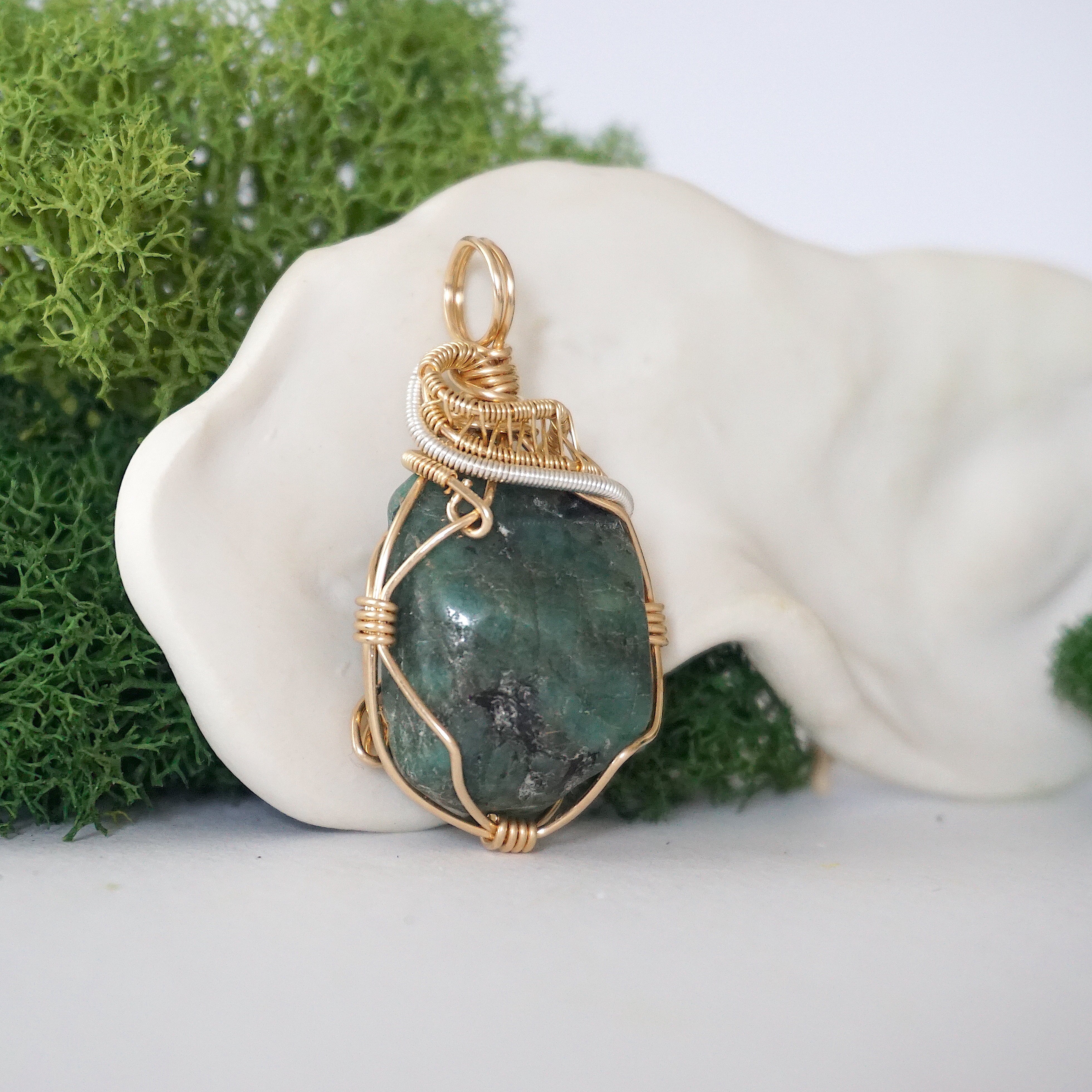14K Gold Filled & Sterling Silver Raw Emerald Crystal Necklace - Natural Healing Gemstone Jewelry for Women, Perfect for Meditation, Yoga & Spiritual Gifts