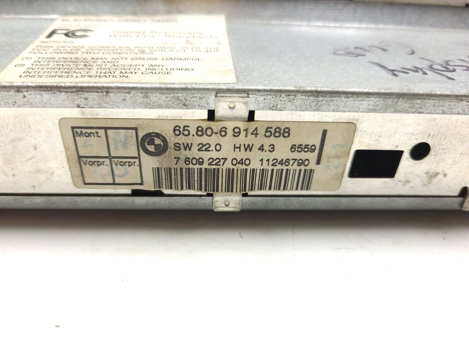 BMW 5 Series 530i E39 Radio Stereo Face Plate 65.80-6914588 OEM Replacement Part - Perfect for Car Audio System Upgrade & Dashboard Restoration