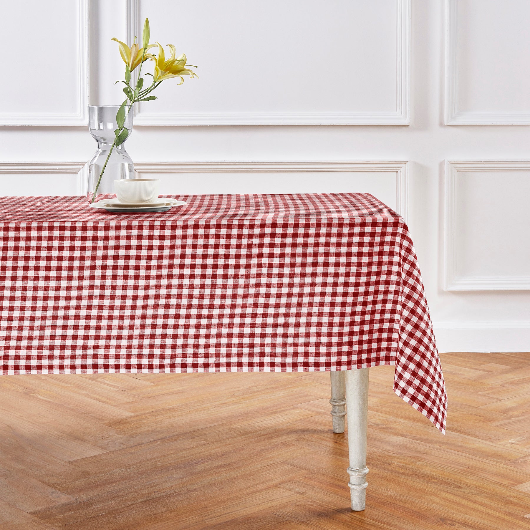 Stylish Red and White Checkered Gingham Tablecloth - Perfect for Picnics, BBQs, and Outdoor Dining