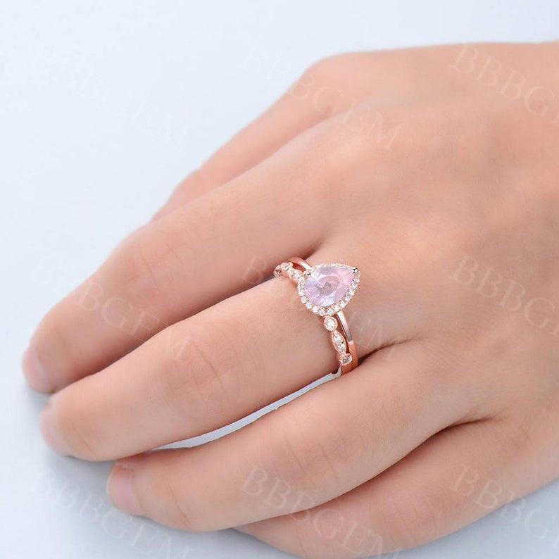 1.25 Carat Pear Cut Rose Quartz Engagement Ring Set in 14K Rose Gold - Vintage Inspired Wedding Band for Women, Perfect for Proposals, Anniversaries & Romantic Gifts