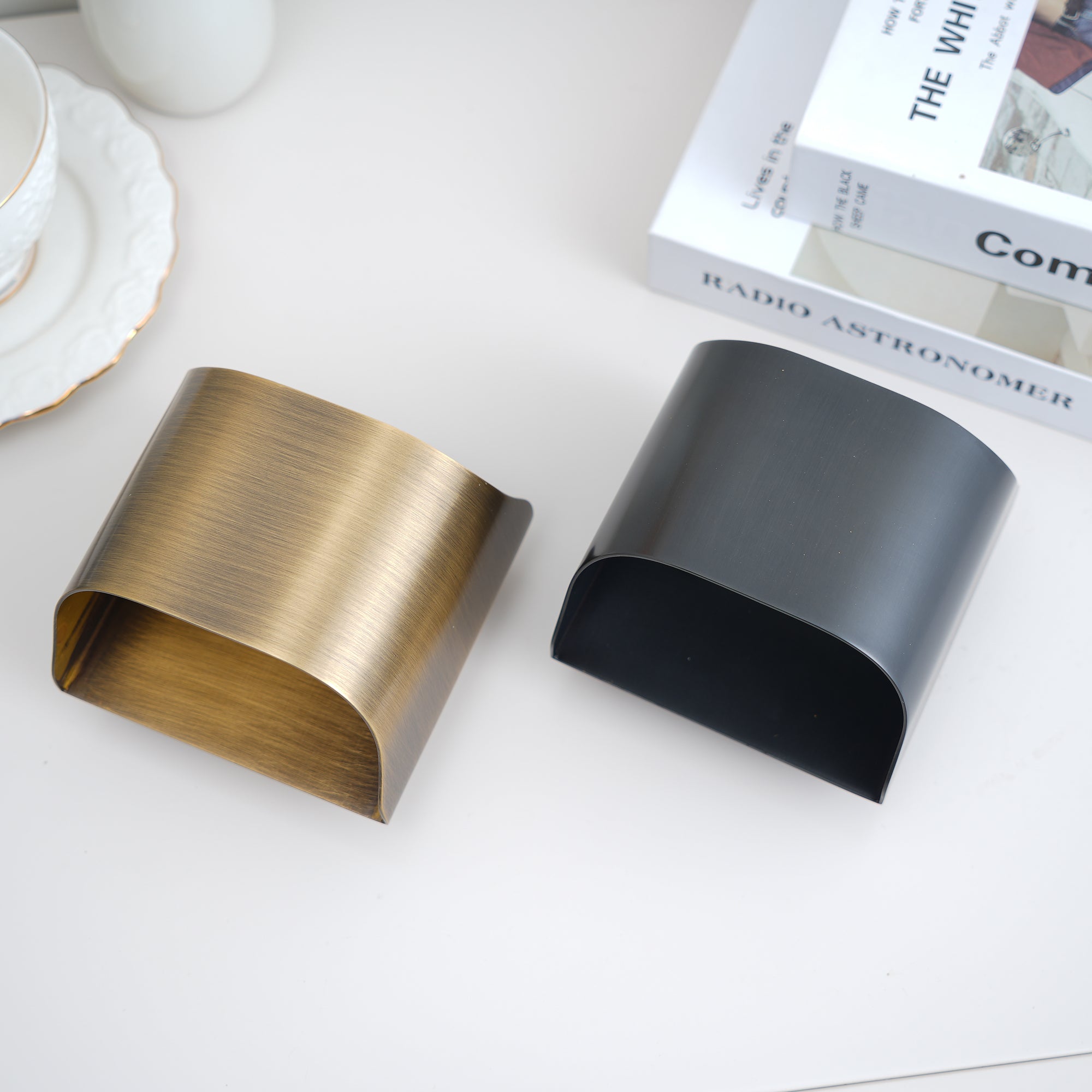 Leclerc Modern Wall Lamp - Sleek & Stylish LED Sconce for Bedroom, Living Room, or Hallway Lighting
