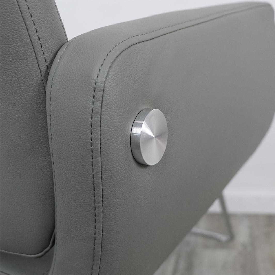 Premium Denver Salon Chair - Professional Hydraulic Styling Chair for Hairdressers & Barbers - Heavy Duty Beauty Salon Furniture for Hair Cutting, Washing & Styling - Perfect for Salons, Spas & Home Use
