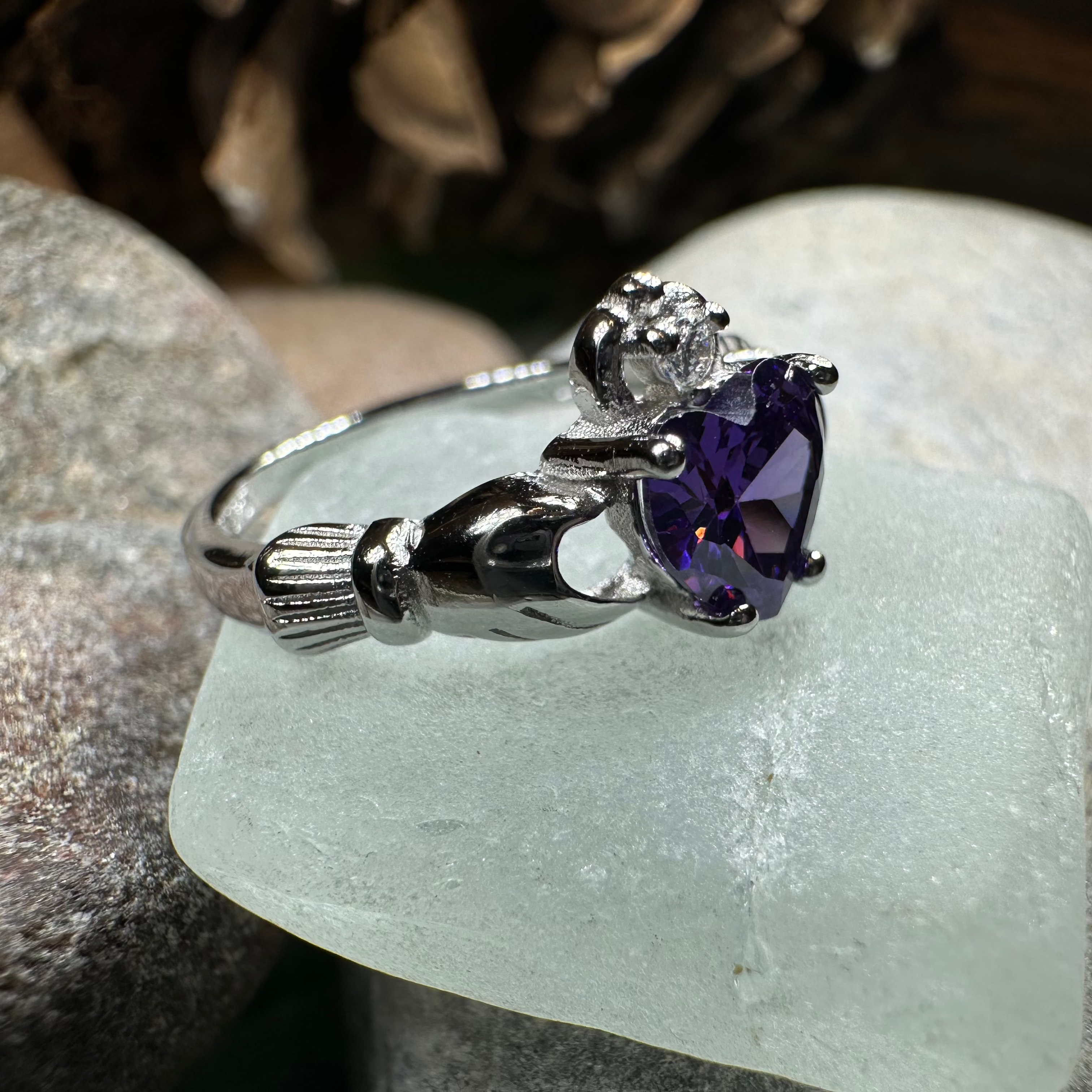 Authentic Purple Heart Claddagh Ring - Irish Love Friendship Loyalty Symbol - Perfect for Weddings, Anniversaries & Gifts