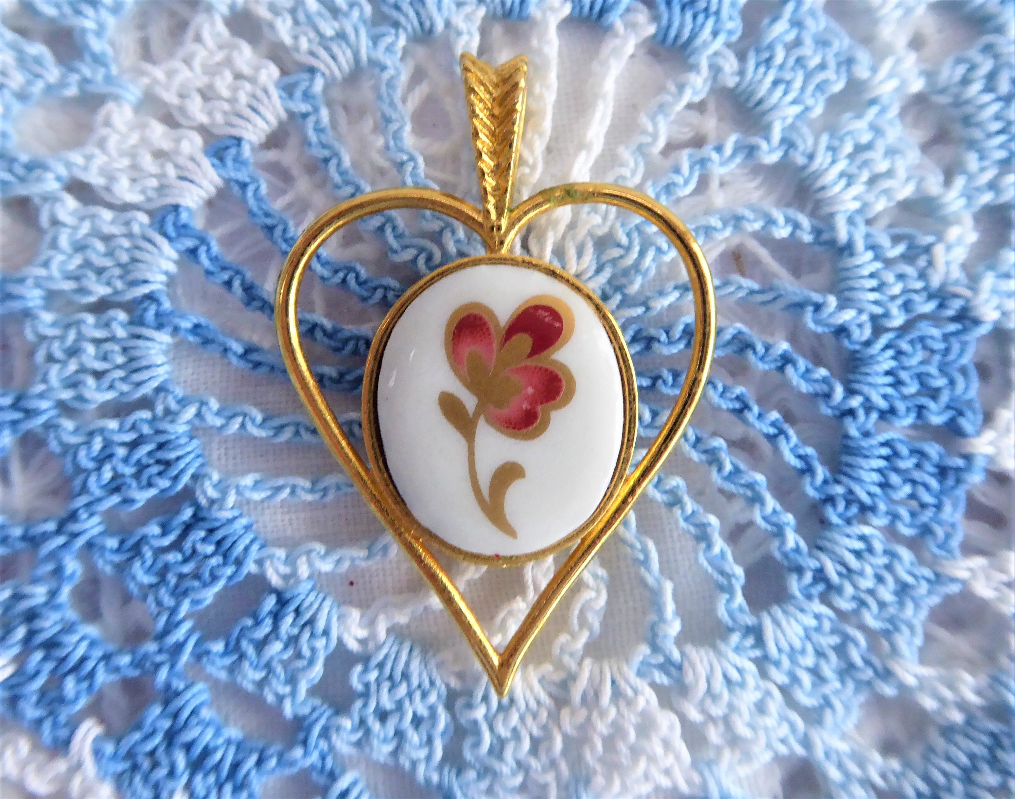Vintage Villeroy & Boch Heart Pendant Necklace - 1980s Red Flower Design with 24kt Gold Plating by Danbury Mint | Perfect for Valentine's Day Gifts, Anniversary Presents & Retro Jewelry Collectors