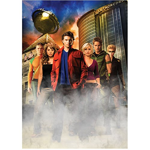 Smallville TV Show 8x10 Inch Photo - Tom Welling as Clark Kent with Cast - Perfect for Fans, Collectors & Home Decor
