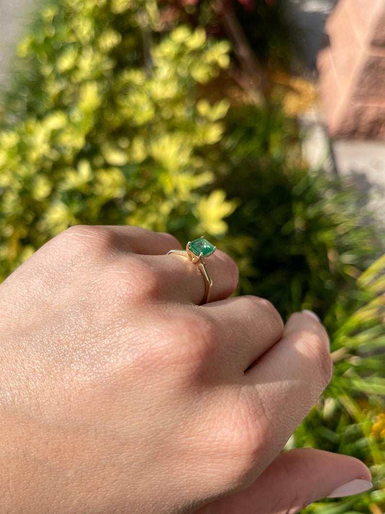 1.05 Carat Emerald Solitaire 14K Yellow Gold Engagement Ring for Women - Perfect for Proposals, Anniversaries & Special Occasions