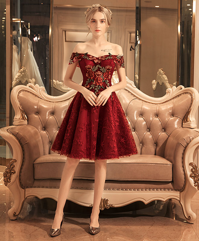 Elegant Burgundy Lace Off-Shoulder Short Prom Dress for Women - Sexy Homecoming Party Gown - Perfect for Formal Dances, Evening Parties & Special Occasions