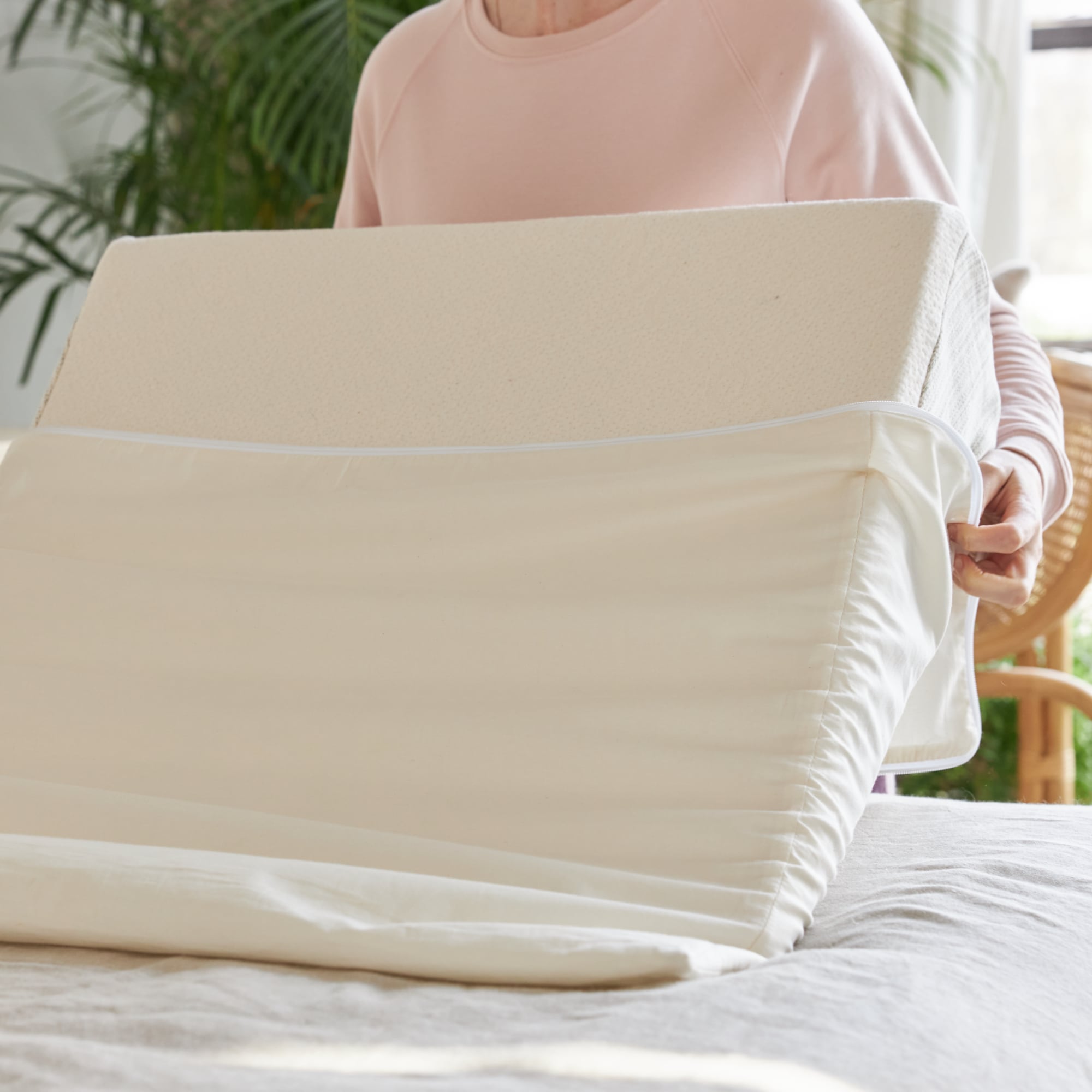 Organic Cotton Wedge Pillowcase - Hypoallergenic & Breathable Bedding for Side Sleepers - Perfect for Back Pain Relief, Acid Reflux & Pregnancy Support