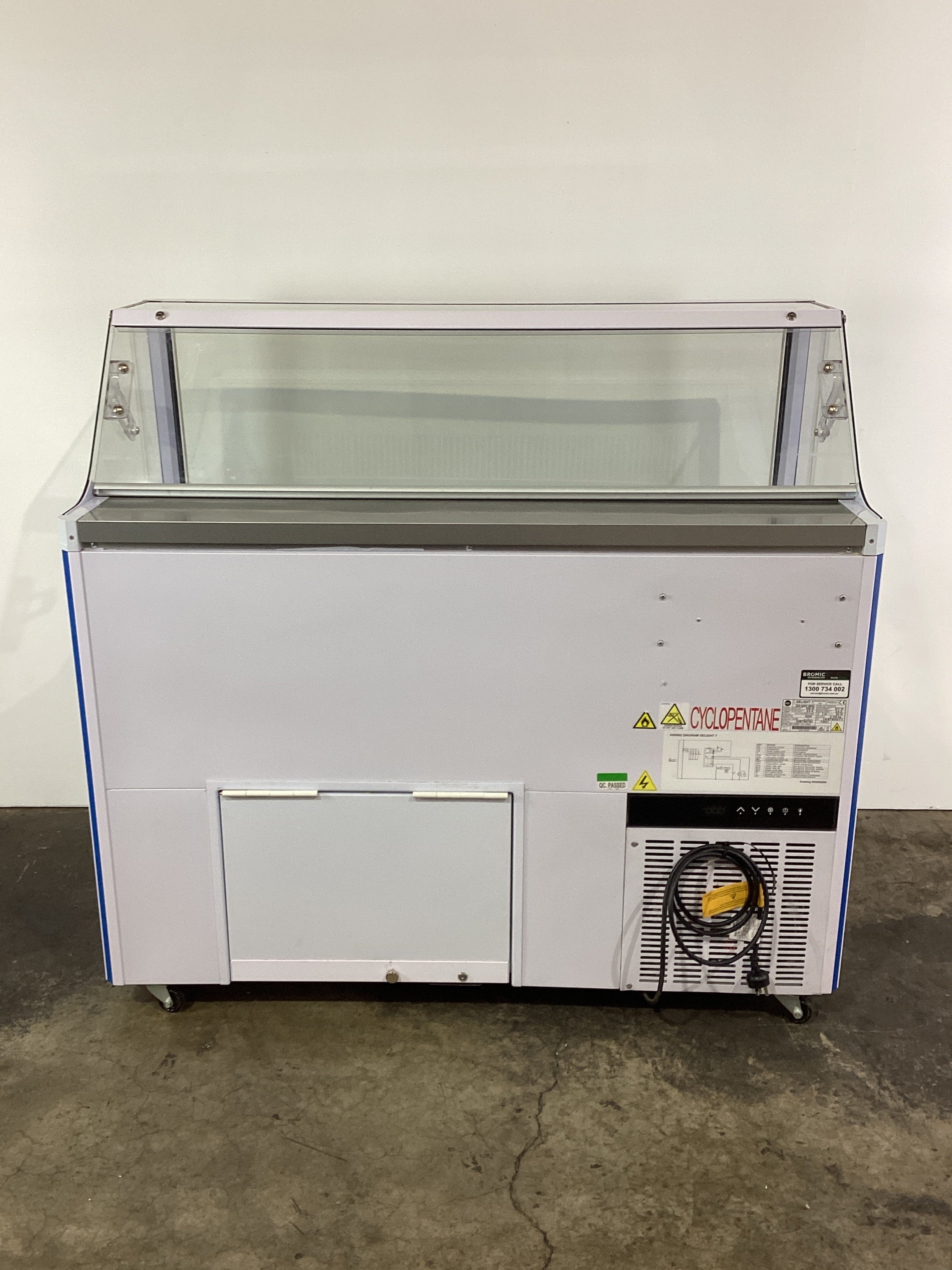 Bromic Delight 7 Gelato Display Case - Commercial Ice Cream Freezer with Glass Door for Gelato, Sorbet & Desserts - Perfect for Ice Cream Shops, Cafes & Bakeries (Model 781304)