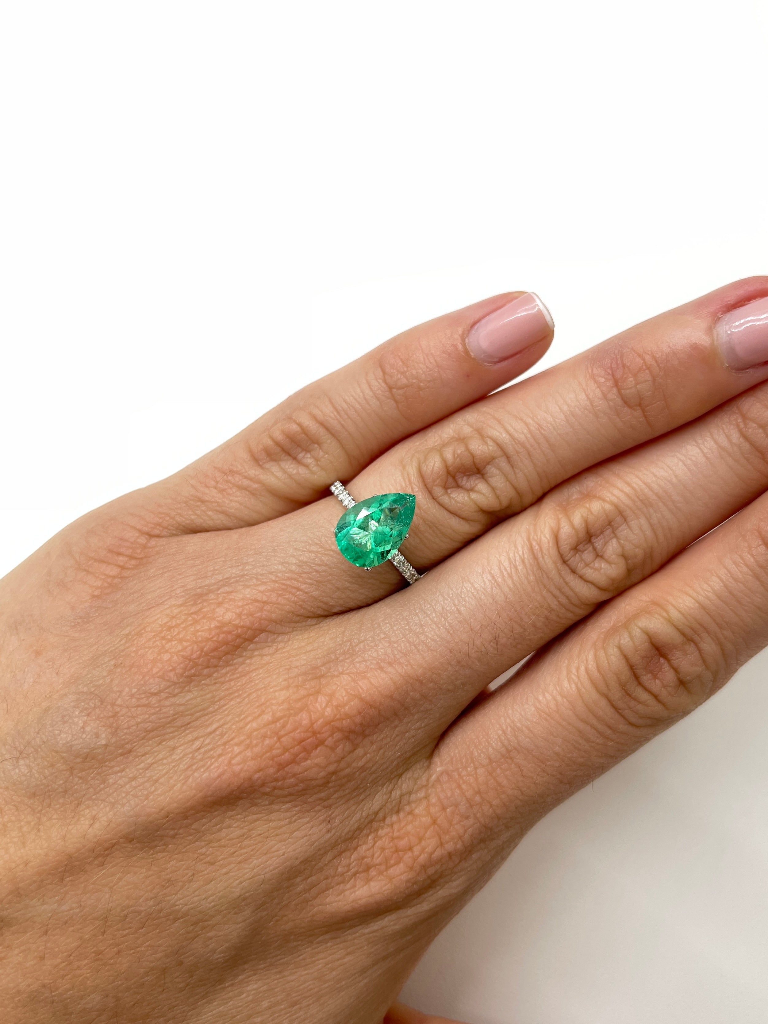 2.95 Carat 12.5x8.5mm Medium Green Natural Colombian Loose Emerald Pear Cut Gemstone for Jewelry Making & Engagement Rings