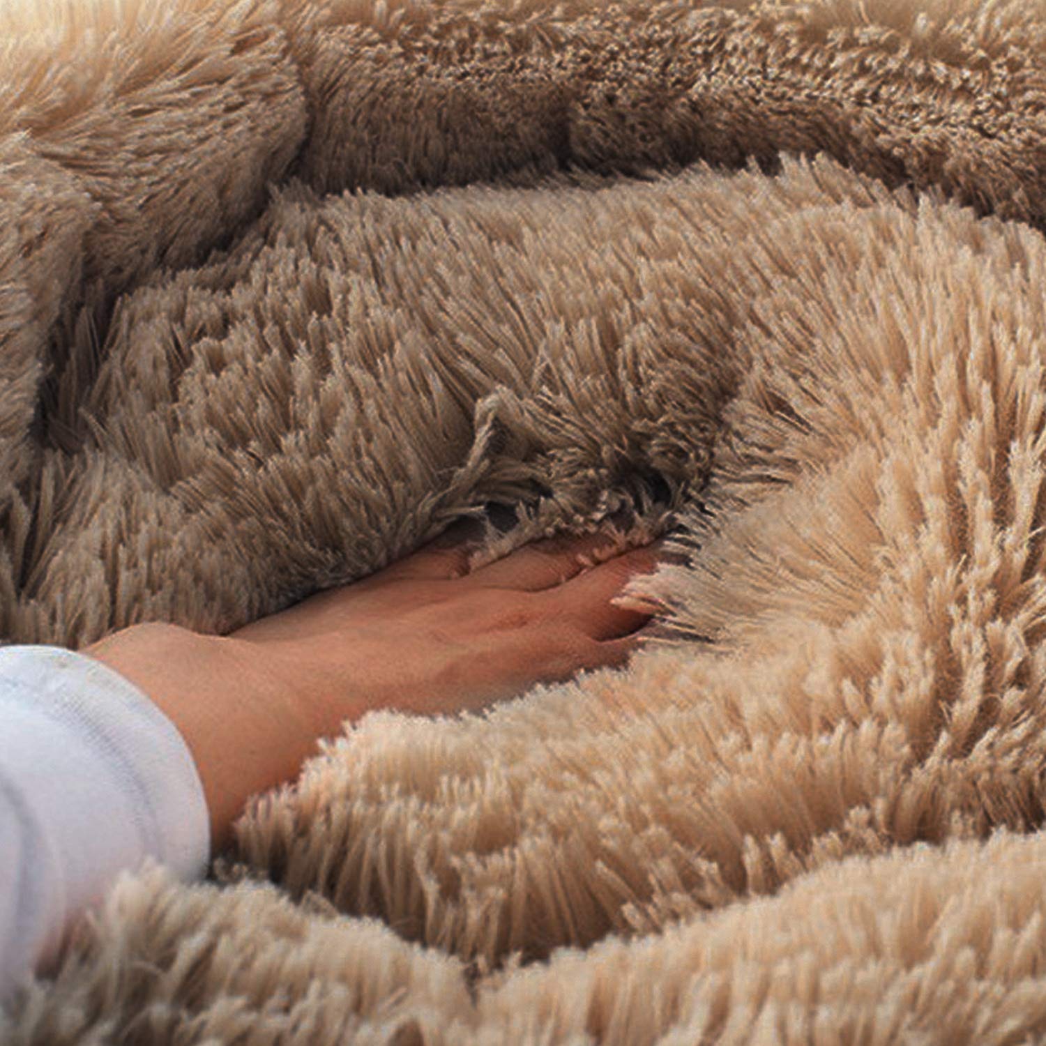 **Cozy Pet Cave Bed for Dogs & Cats - Warm & Soft Sleeping Bag, Cuddly Nest for Puppies & Kittens - Perfect for Indoor Use, Winter Warmth & Comfort**