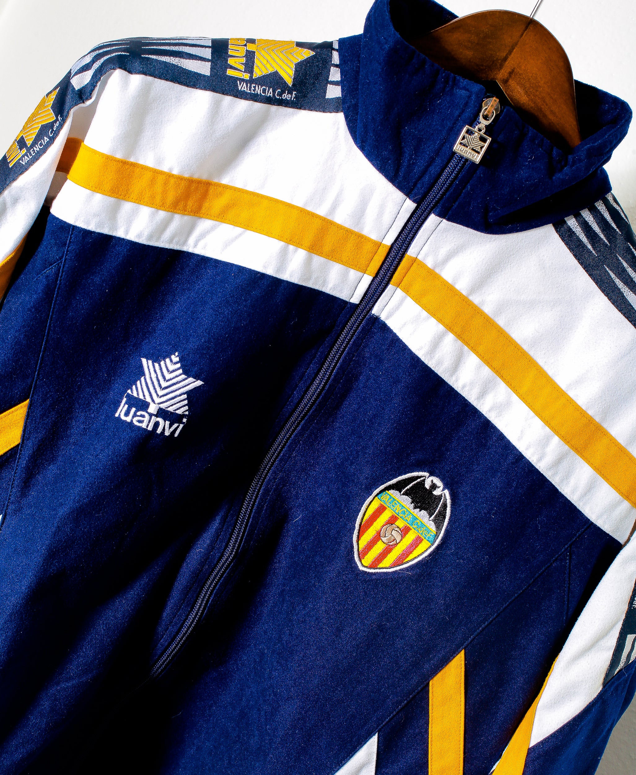 1998 Valencia Jacket - Men's Lightweight Waterproof Windbreaker (Size L) - Perfect for Hiking, Camping & Outdoor Adventures