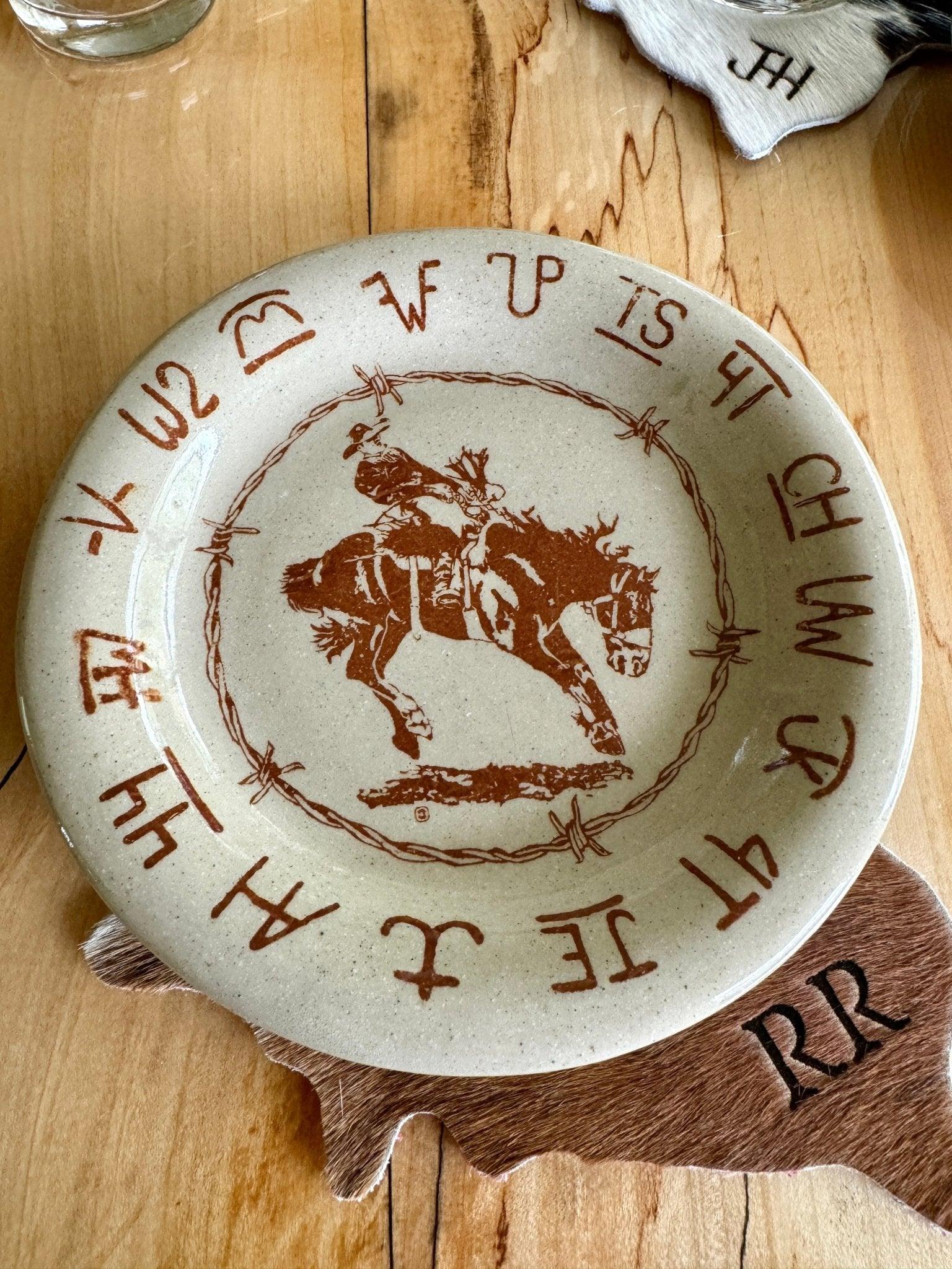 Blue Mountain Brands Western Dinnerware Set - Elegant Cowboy Themed Plates, Bowls & Mugs for Rustic Home Decor & Western Style Dining - Perfect for Ranch, Cabin, or Southwestern Themed Kitchens