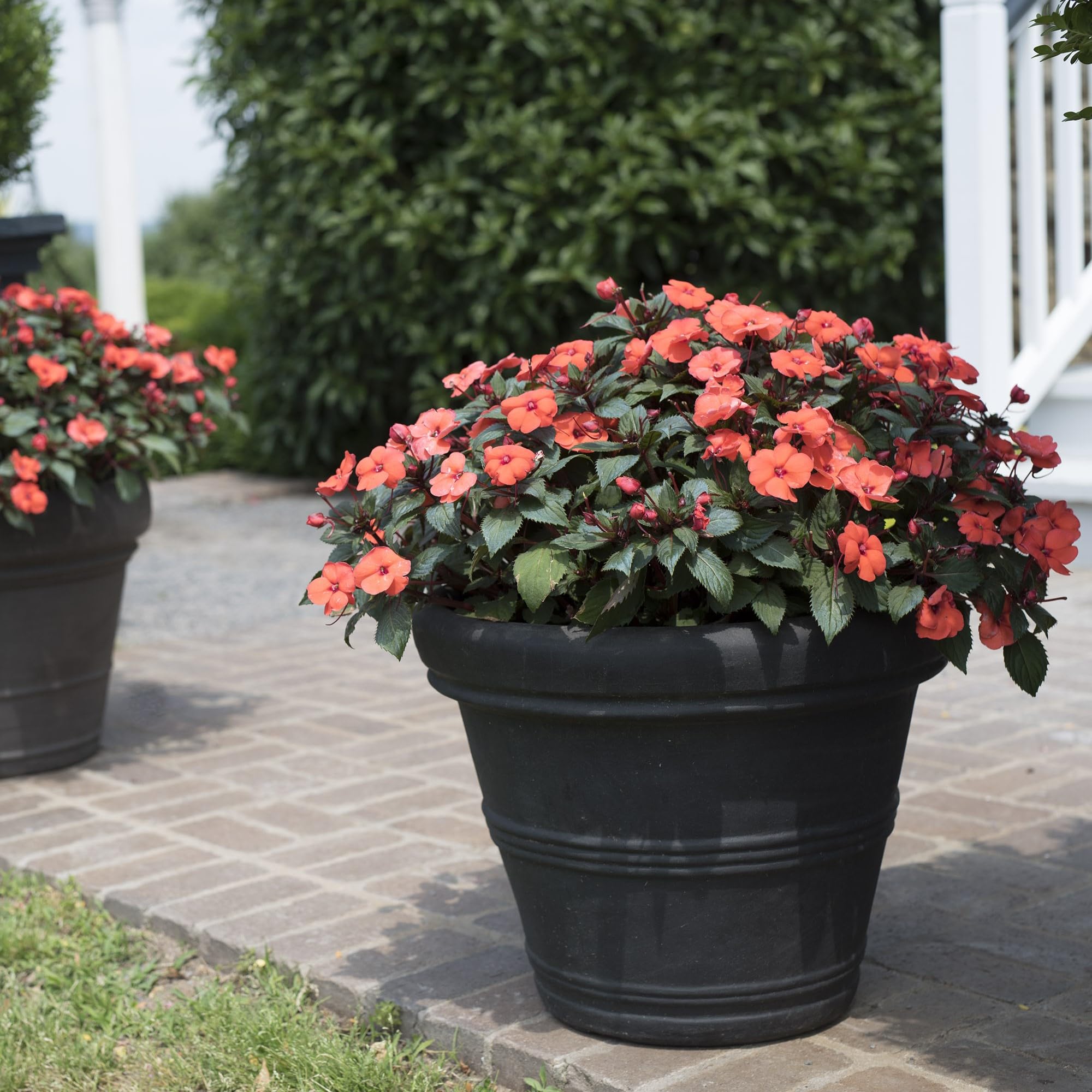 Crescent Garden Brunello 27-Inch Classic Rolled-Rim Plant Pot in Caviar Black - Indoor/Outdoor Decorative Flower Planter for Patio, Garden & Home Decor
