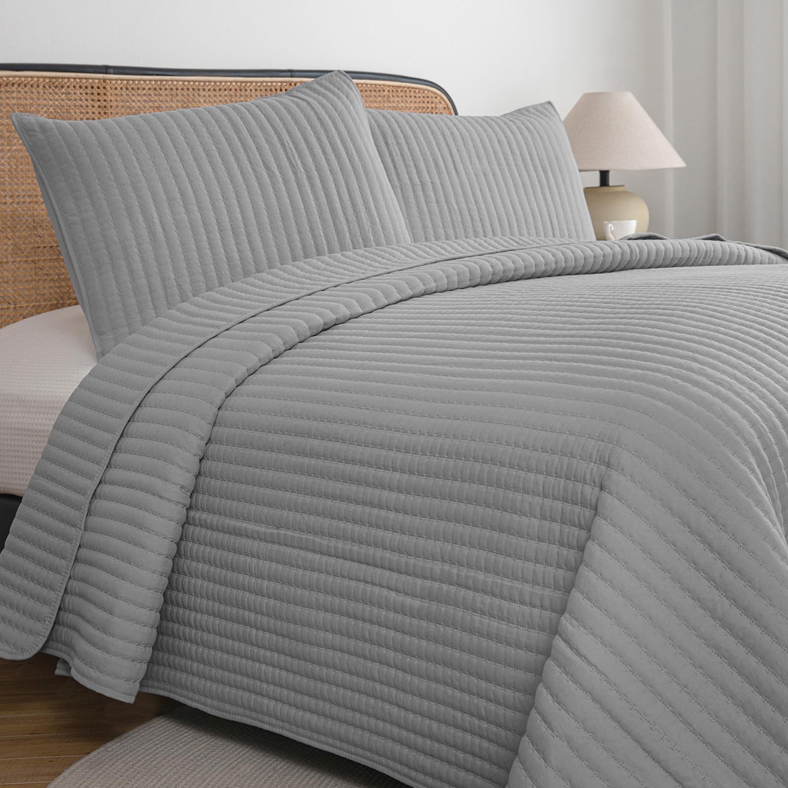 King Size Petrichor Gray Quilt Bedspread - Pre-Washed Lightweight & Breathable All-Season Comforter Set | Ultra Soft 3-Piece Bedding (106