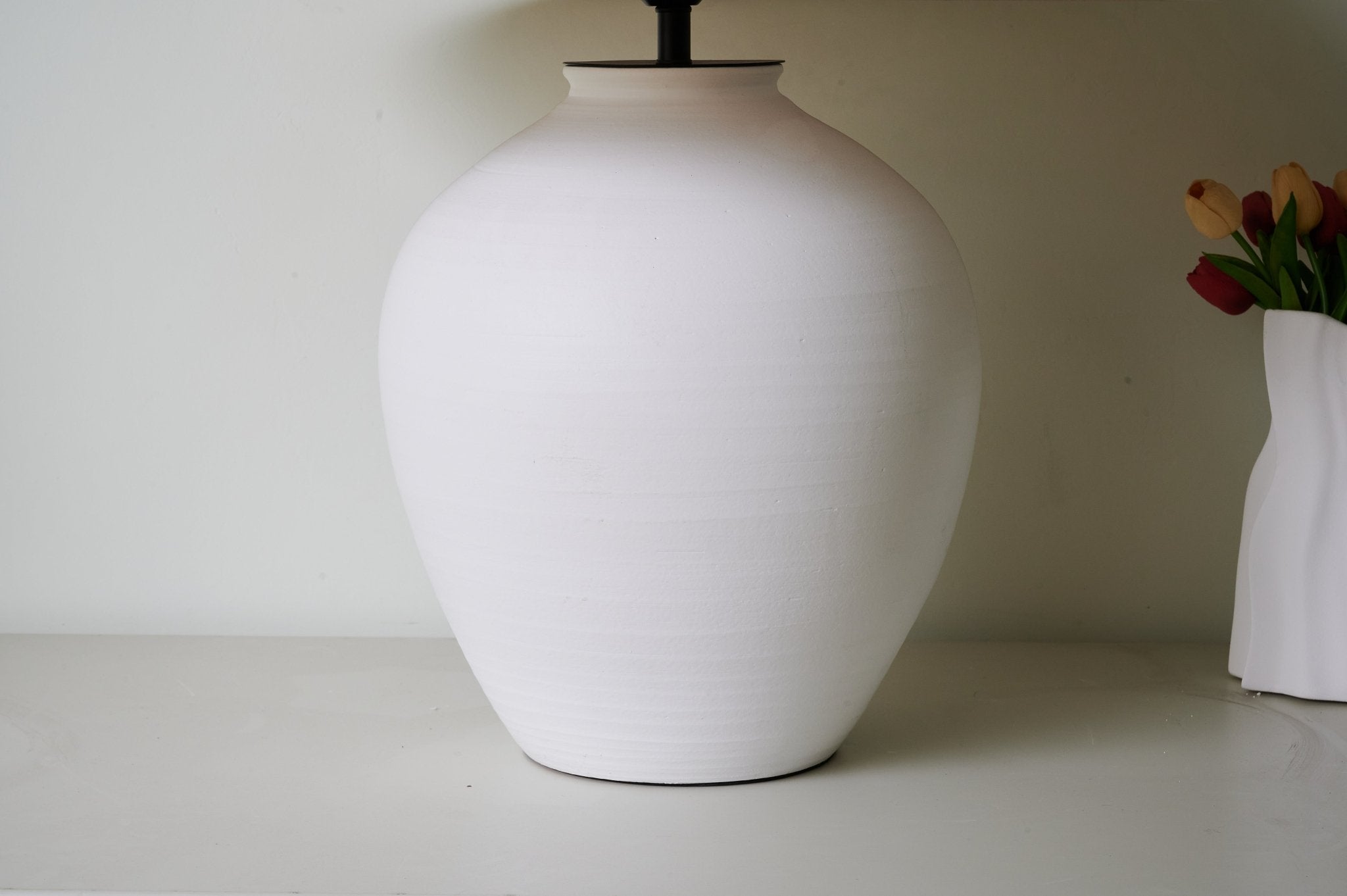 Aterra Modern Ceramic Table Lamp - Elegant Home Decor for Living Room, Bedroom & Office - Soft Ambient Lighting for Relaxation & Reading